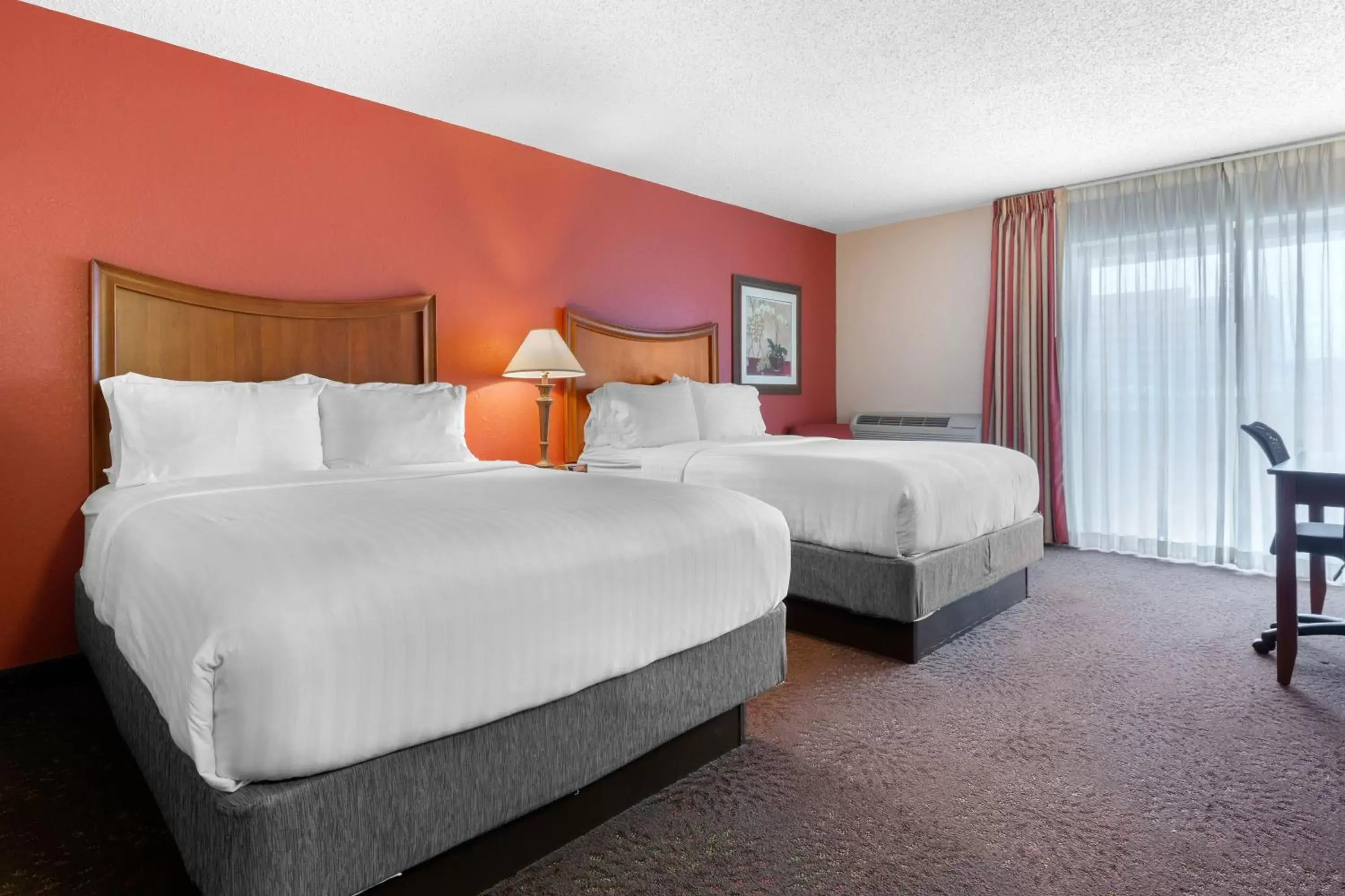 Photo of the whole room, Bed in Holiday Inn Express Chicago-Downers Grove, an IHG Hotel