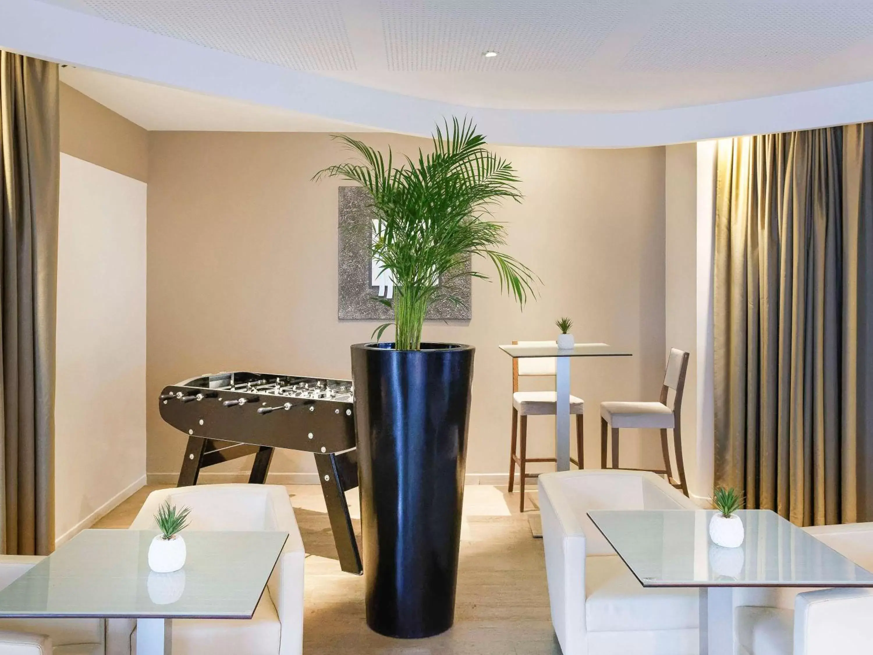 Lounge or bar, Restaurant/Places to Eat in ibis Styles Chalon sur Saône