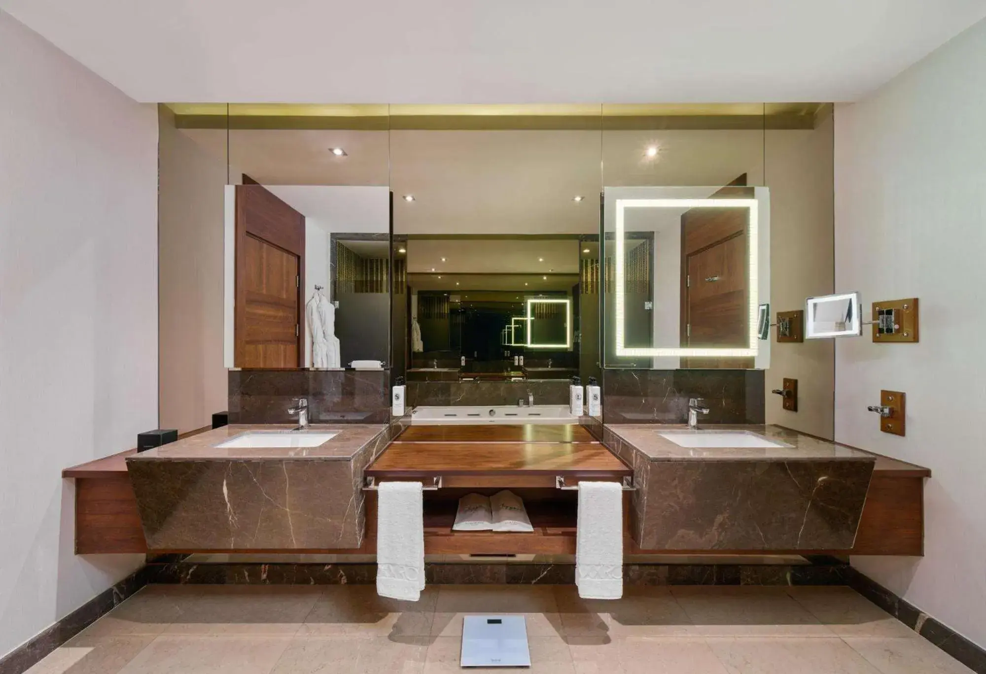 Bathroom, Kitchen/Kitchenette in Maxx Royal Belek Golf Resort 