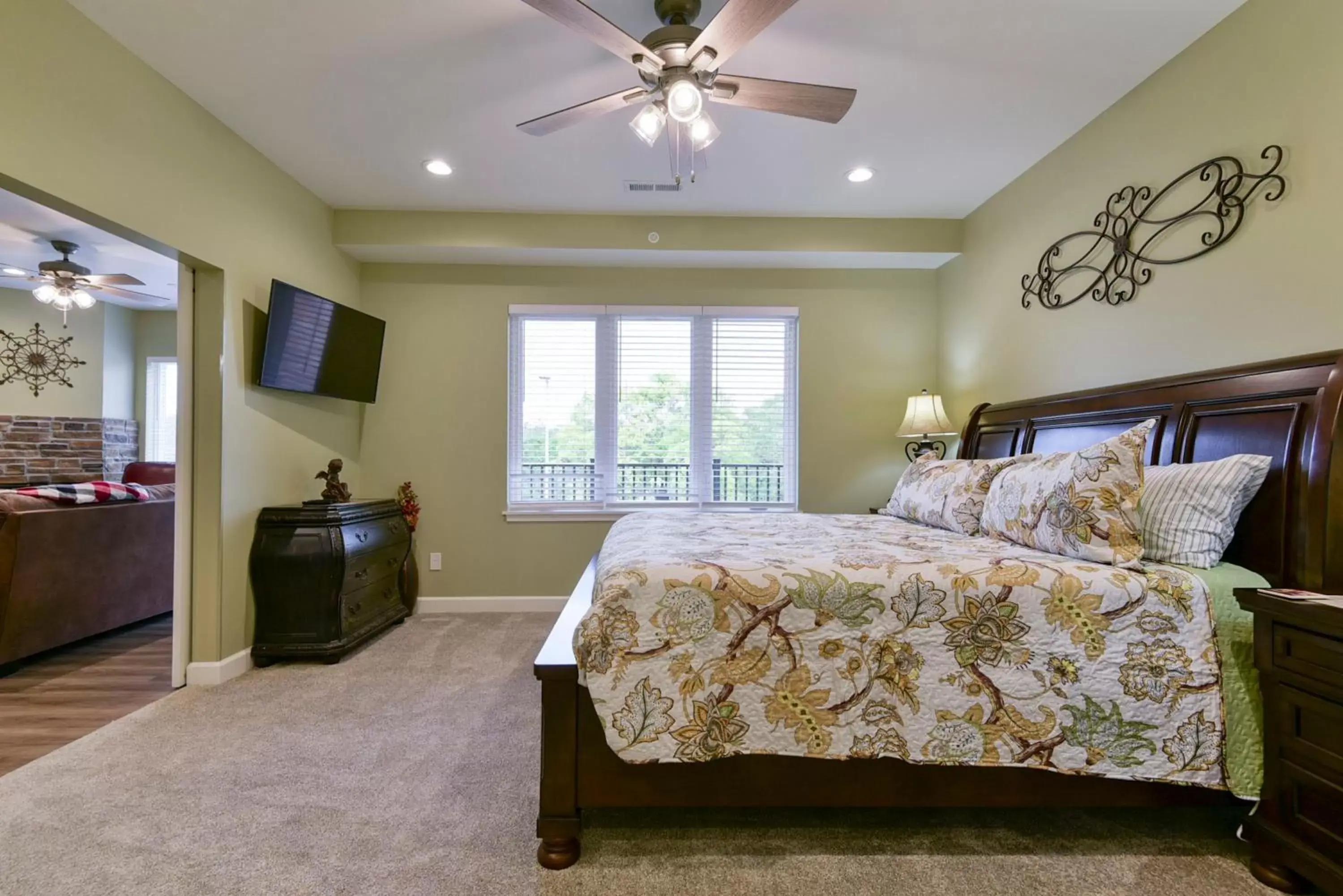 Bed in Luxury Condos at Thousand Hills - Branson -Beautifully Remodeled