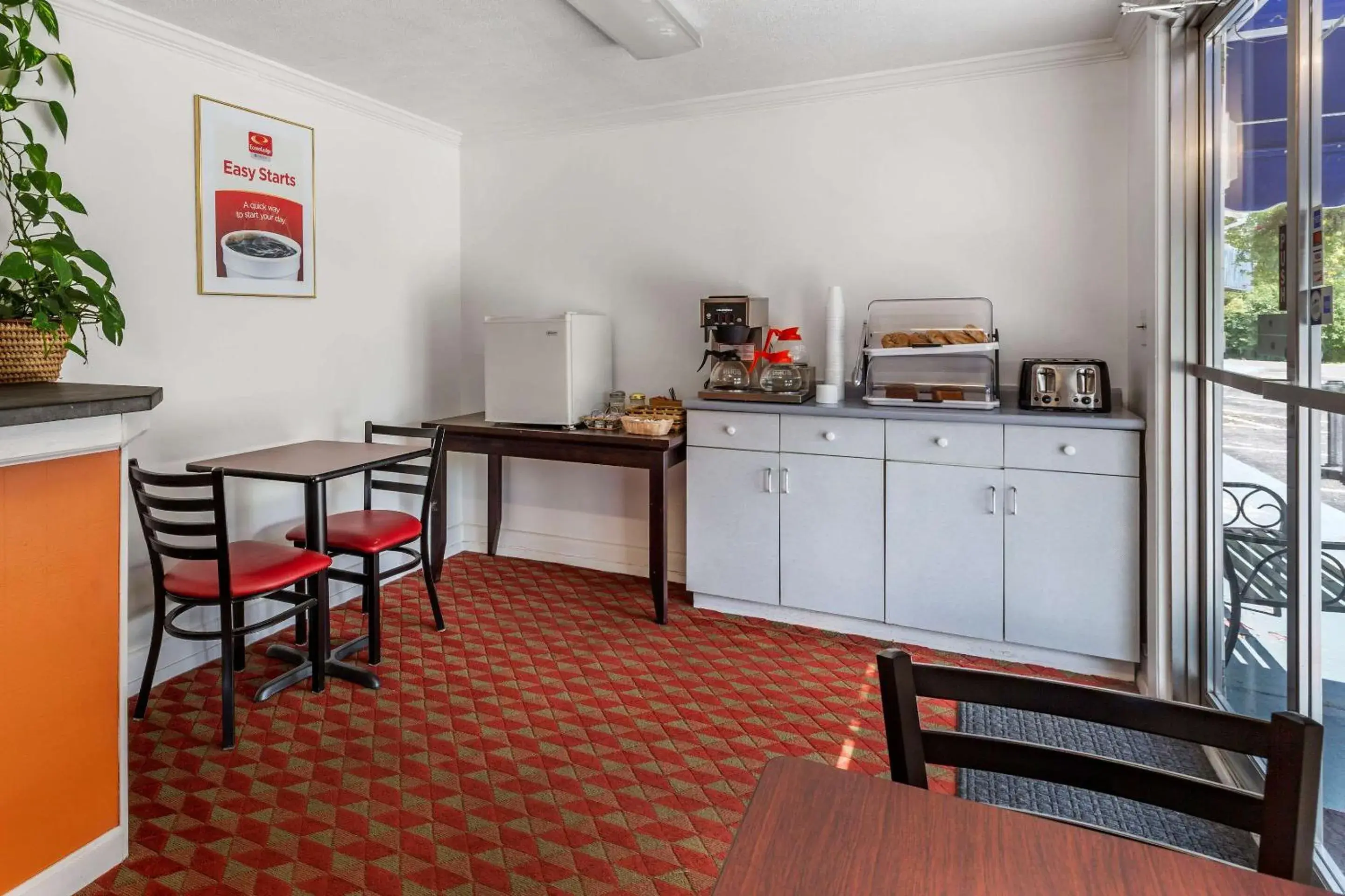 Restaurant/places to eat, Kitchen/Kitchenette in Econo Lodge Lee - Great Barrington