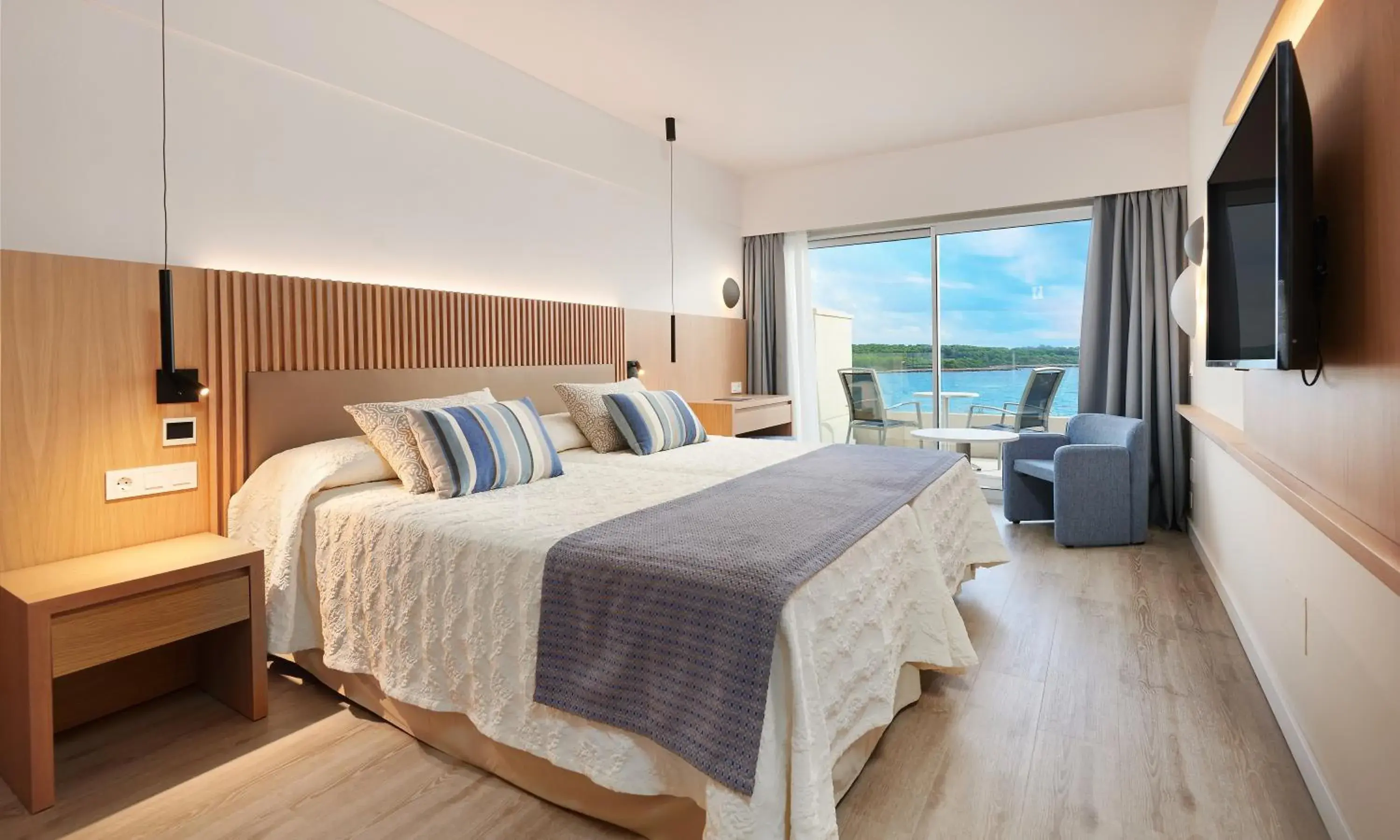 Bedroom in Hipotels Mediterraneo Hotel - Adults Only