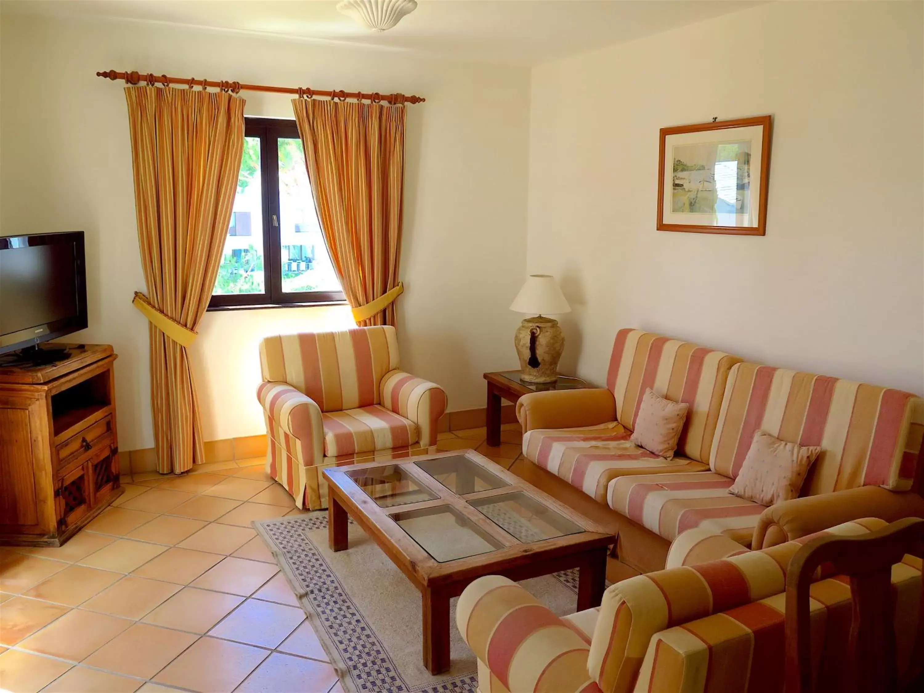 Living room, Seating Area in Pine Cliffs Village & Suites