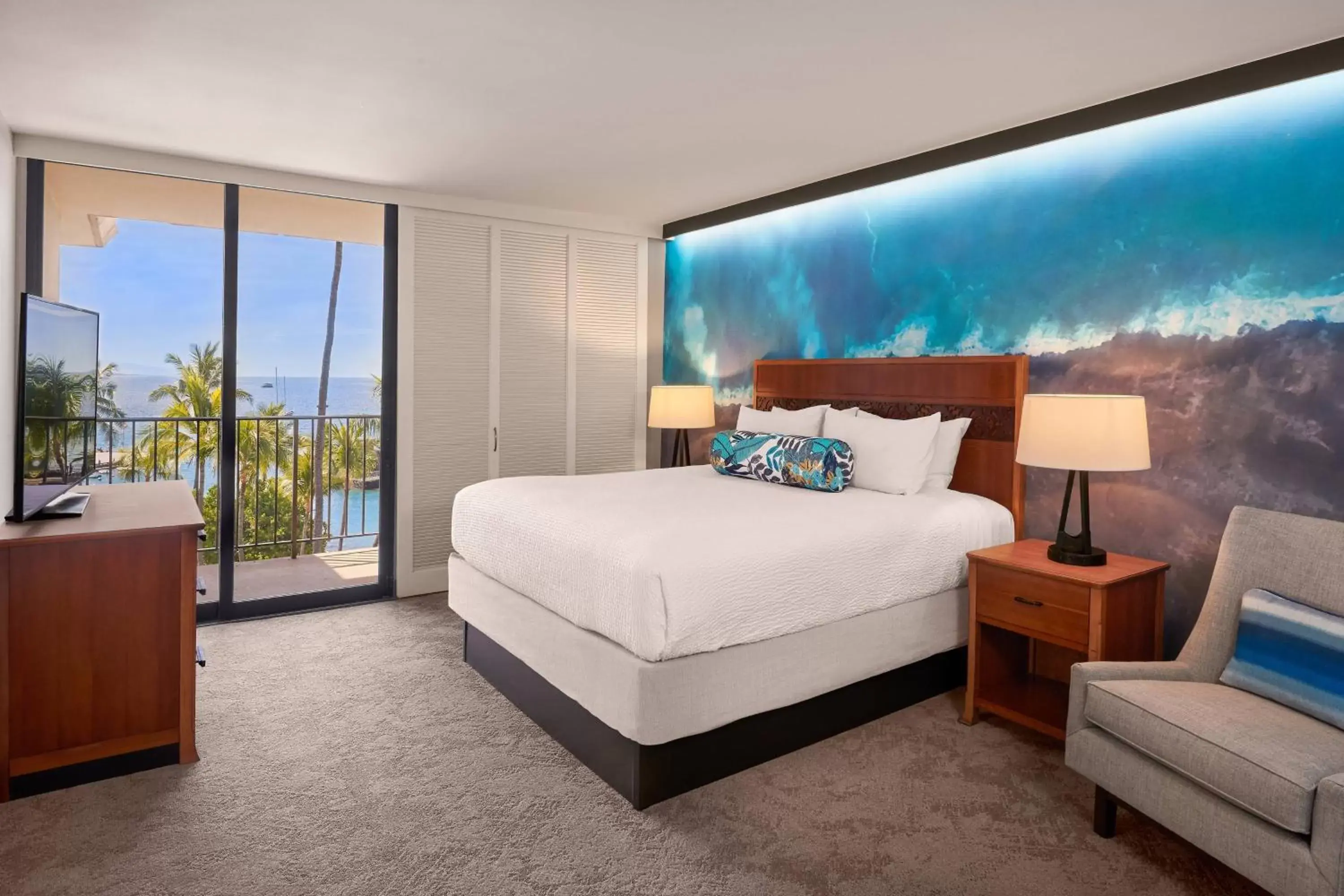 Bedroom, Bed in Courtyard by Marriott King Kamehameha's Kona Beach Hotel