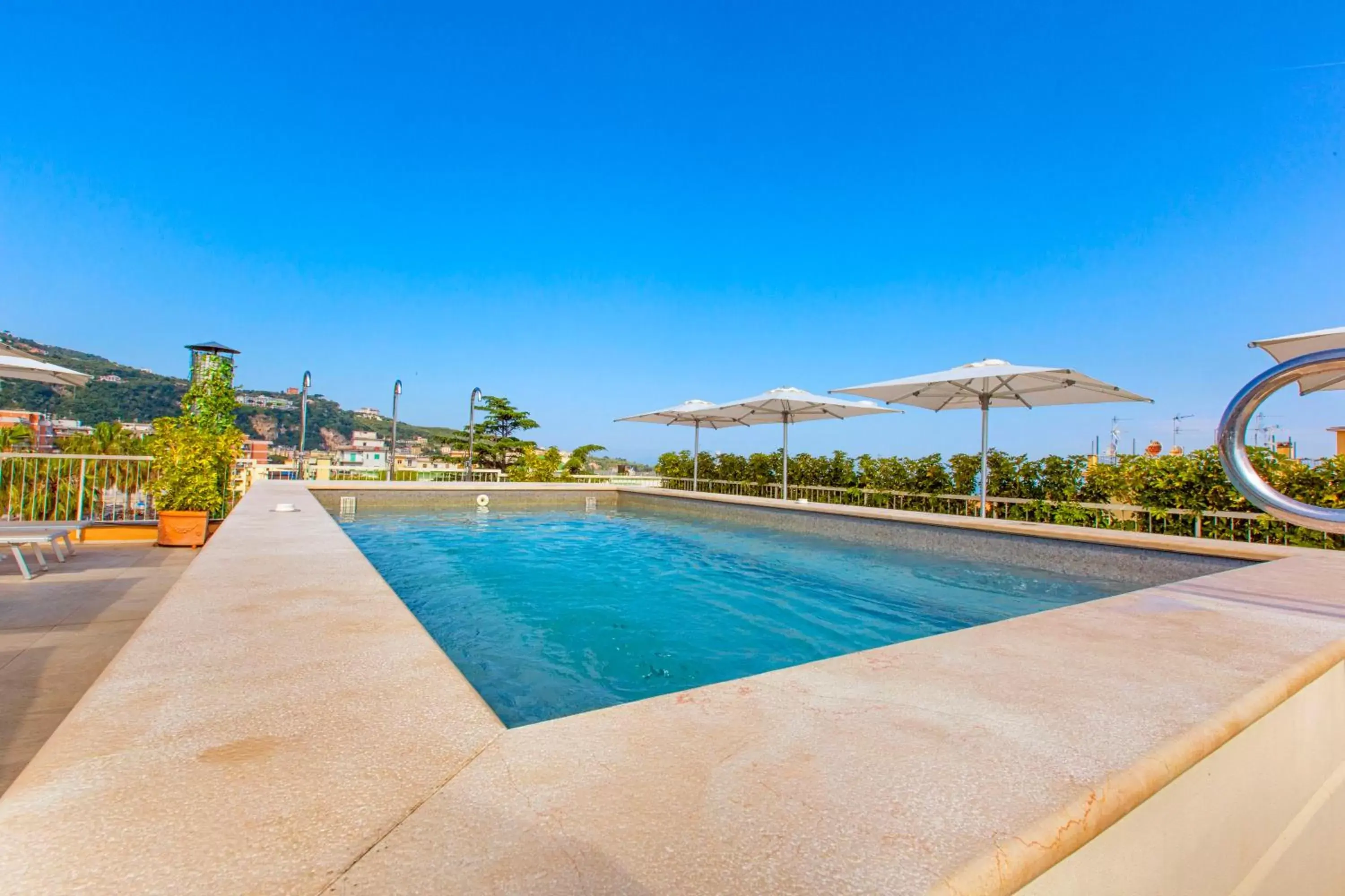 Solarium, Swimming Pool in Hotel Michelangelo