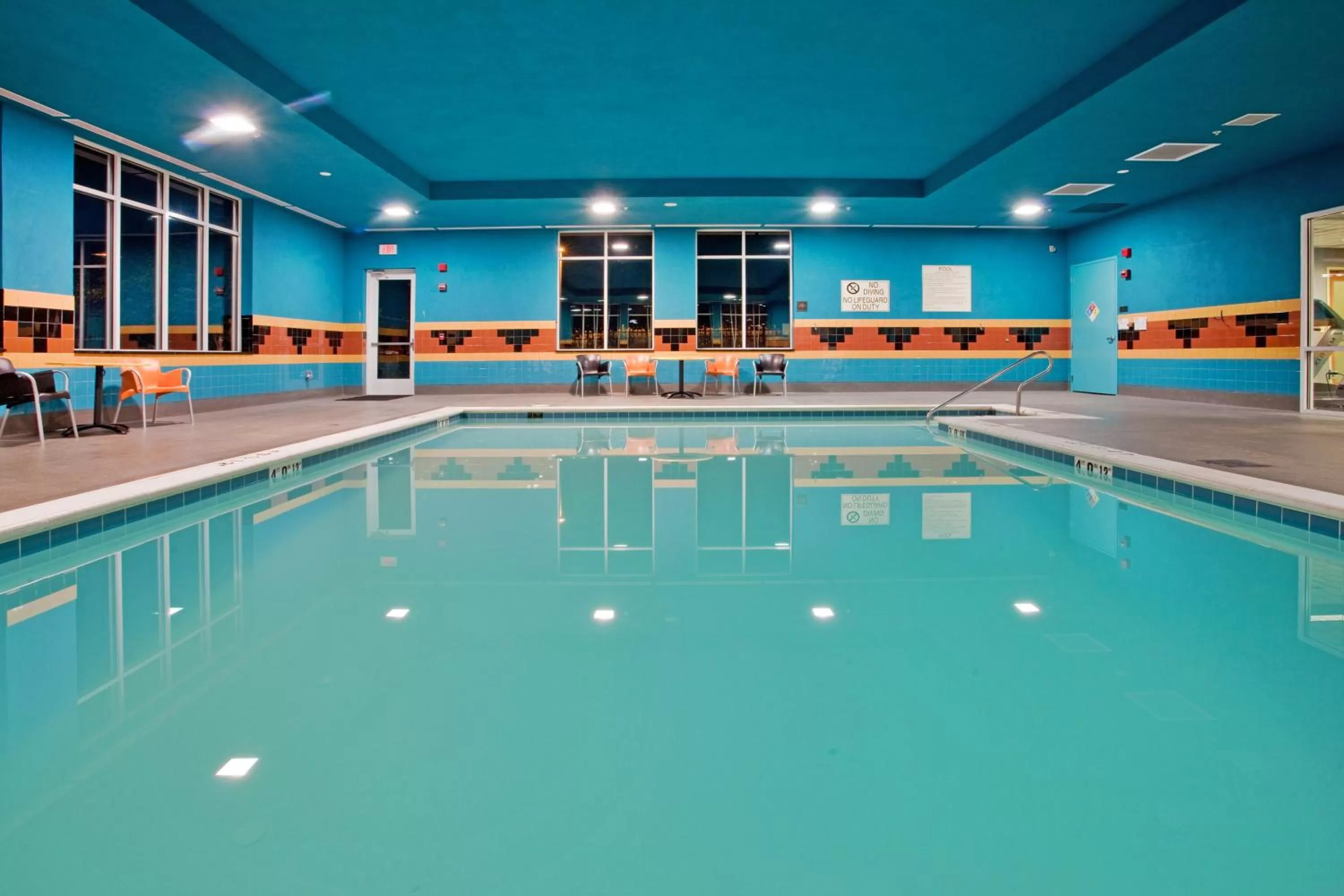 Swimming pool in Holiday Inn Hotel & Suites Gateway by IHG