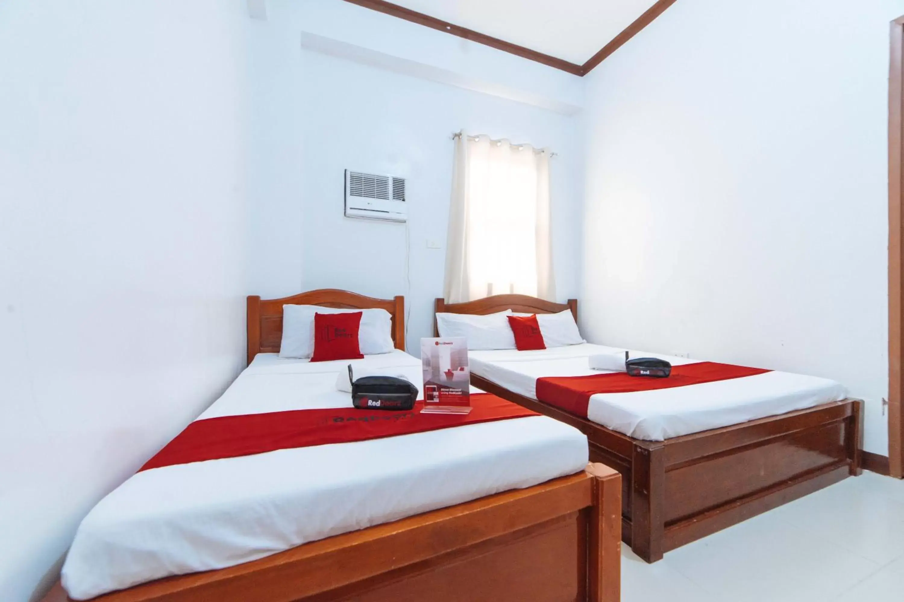 Photo of the whole room, Bed in RedDoorz @ D Maagma Street Photo of the whole room, Bed in RedDoorz @ D Maagma Street