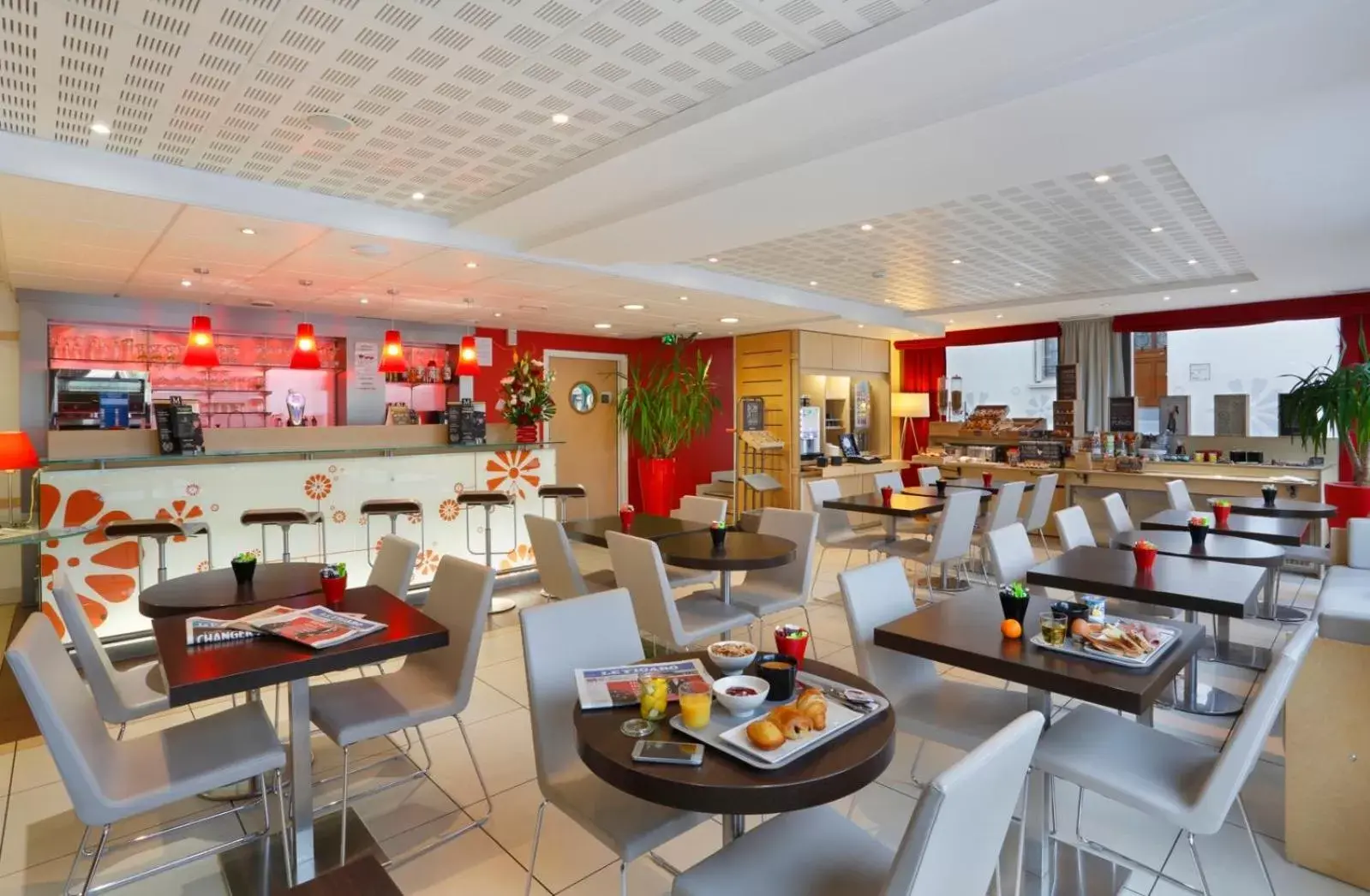 Area and facilities, Restaurant/Places to Eat in ibis Etampes