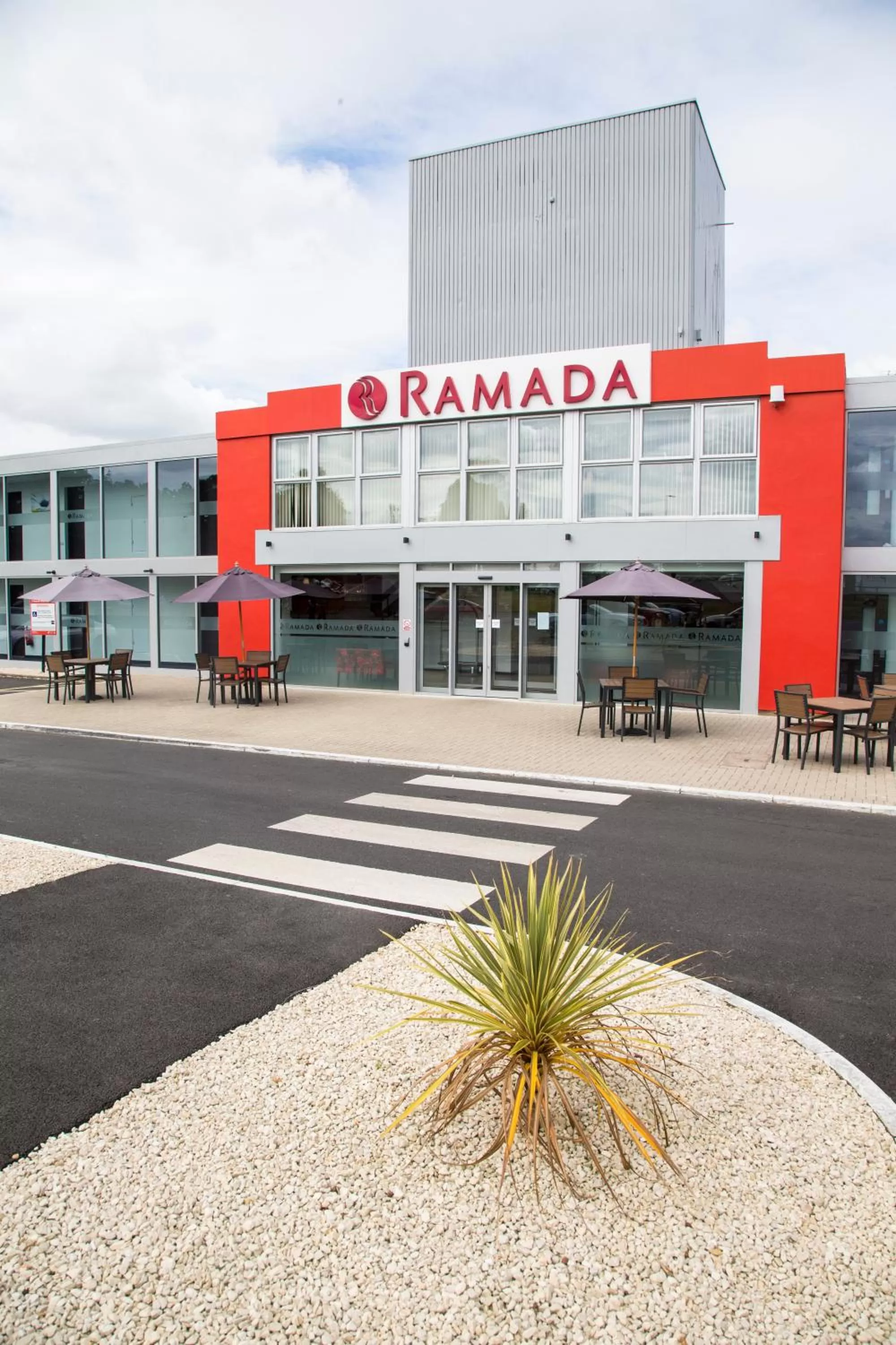 Facade/entrance in Ramada Milton Keynes