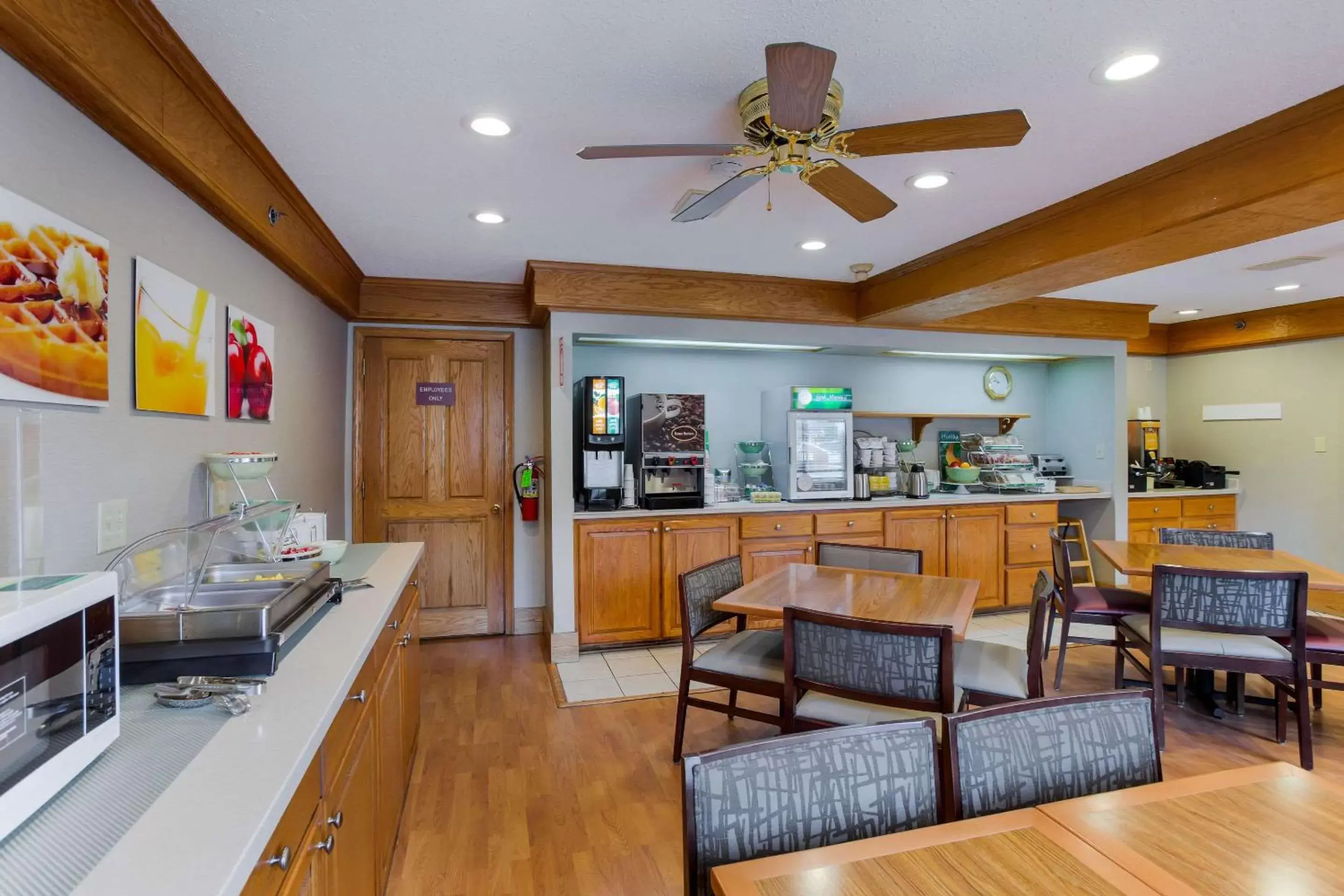 Restaurant/places to eat in Quality Inn Restaurant/places to eat in Quality Inn