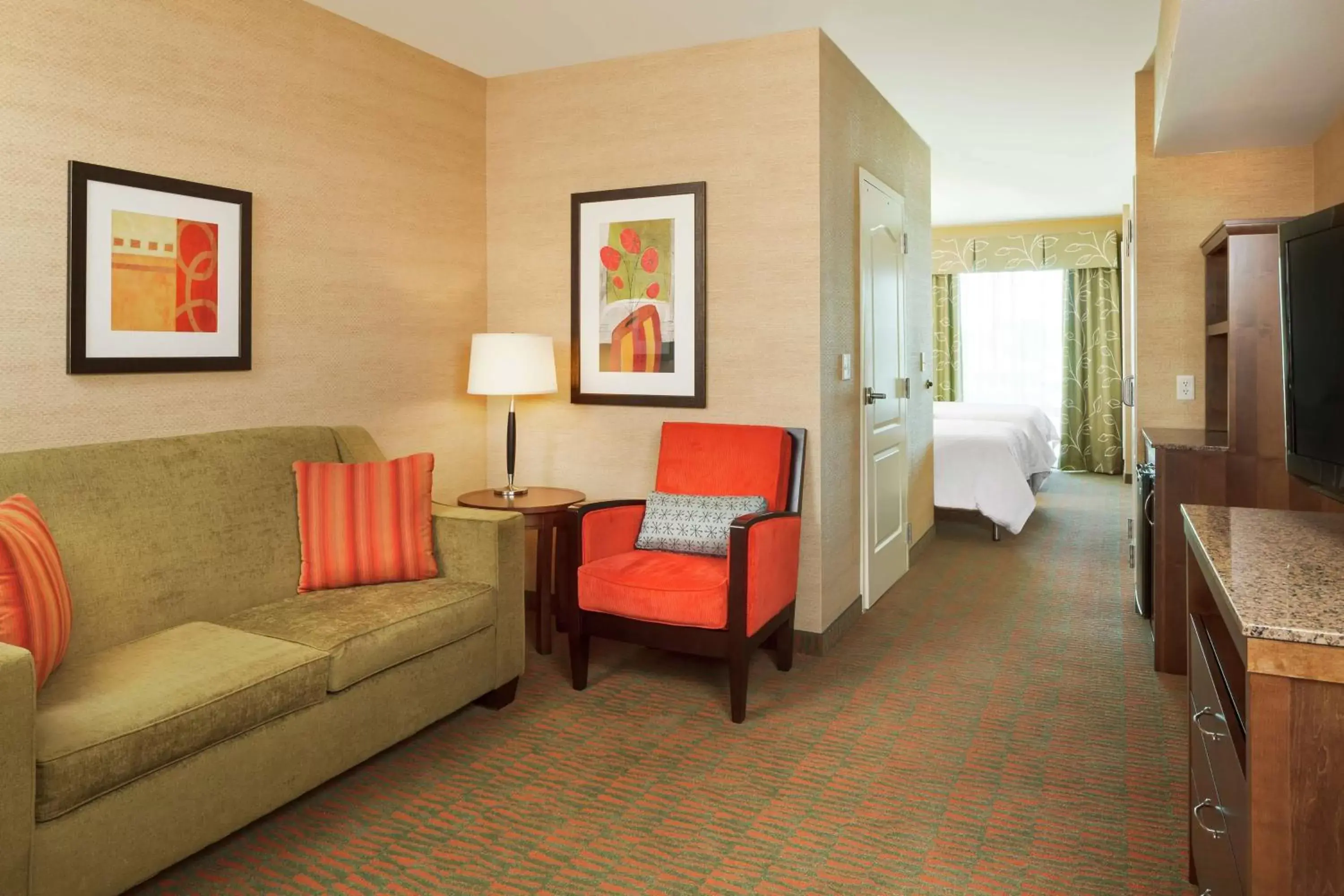 Bedroom, Seating Area in Hilton Garden Inn Manhattan Kansas