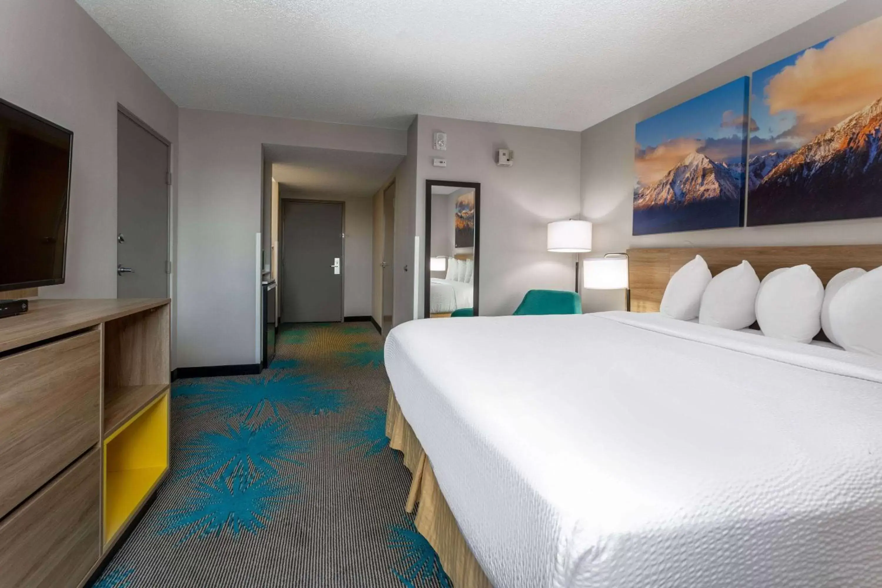 Photo of the whole room, Bed in Days Inn & Suites by Wyndham Denver International Airport