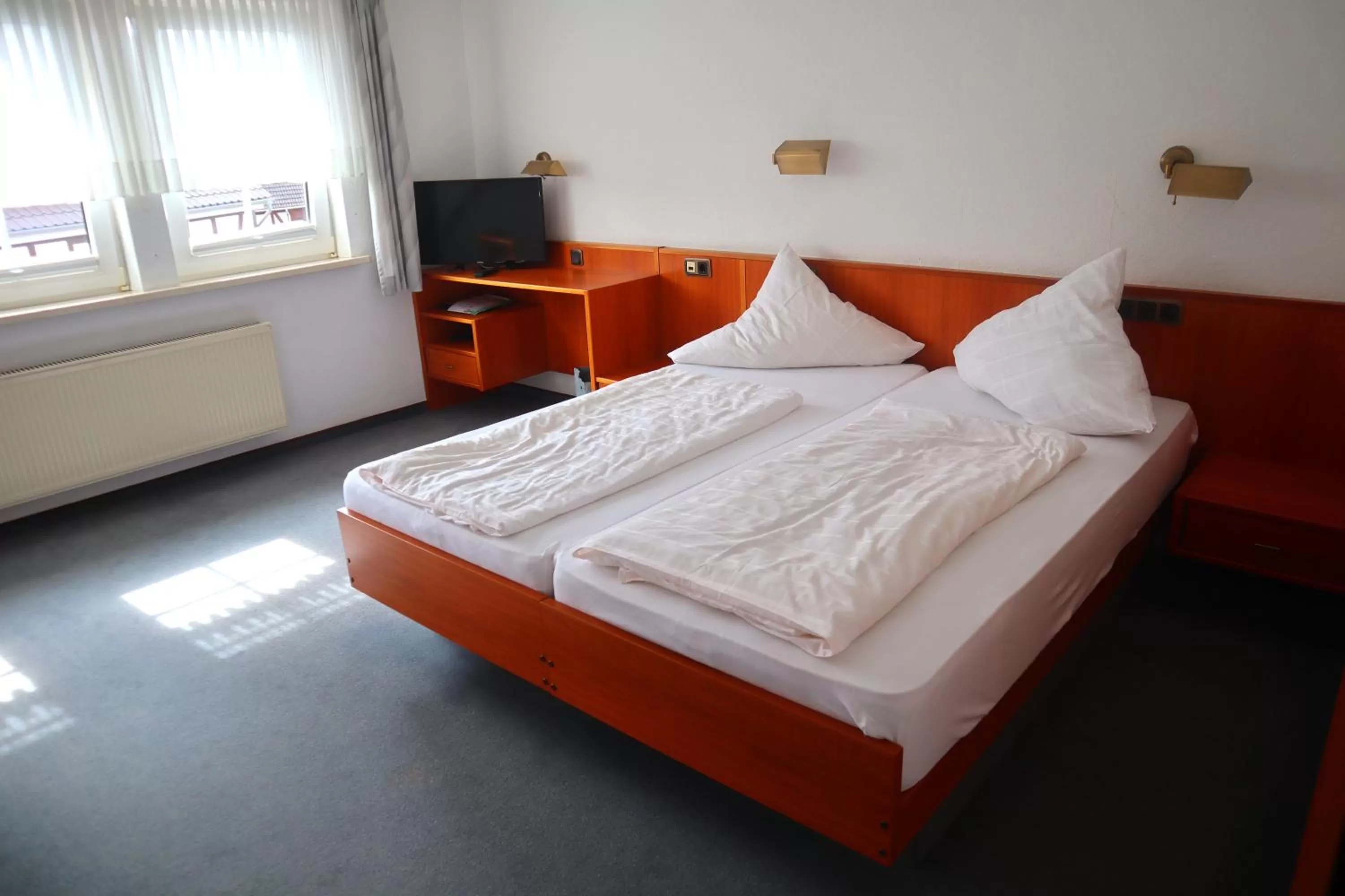 Photo of the whole room, Bed in Pension Zur Harburg