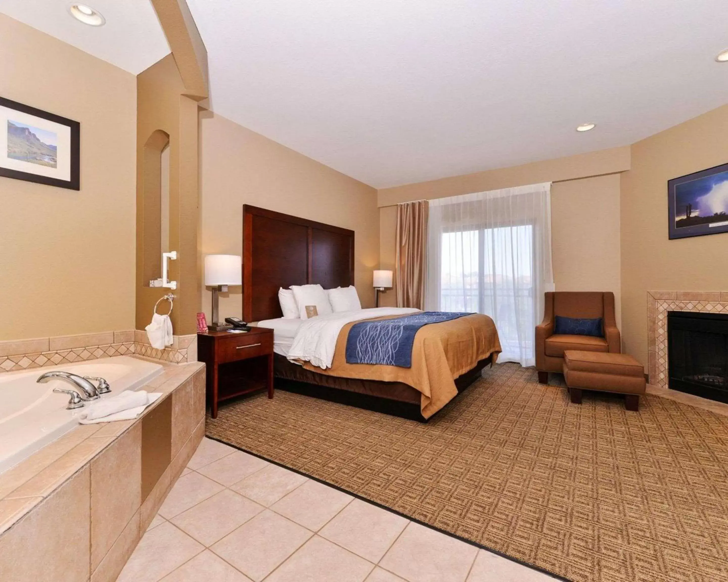 Photo of the whole room in Comfort Inn Fountain Hills - Scottsdale