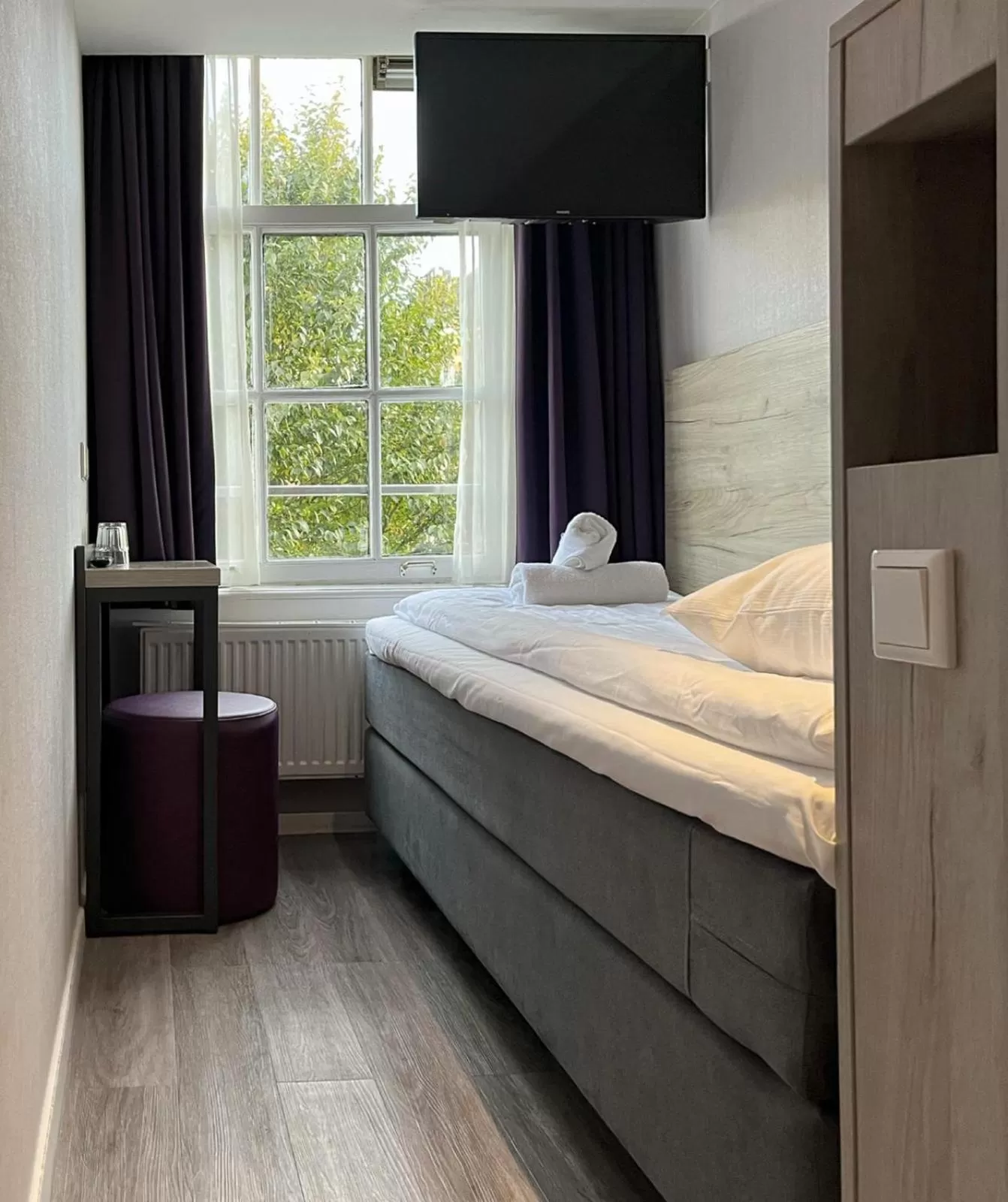 Bed in Facade Hotel Amsterdam