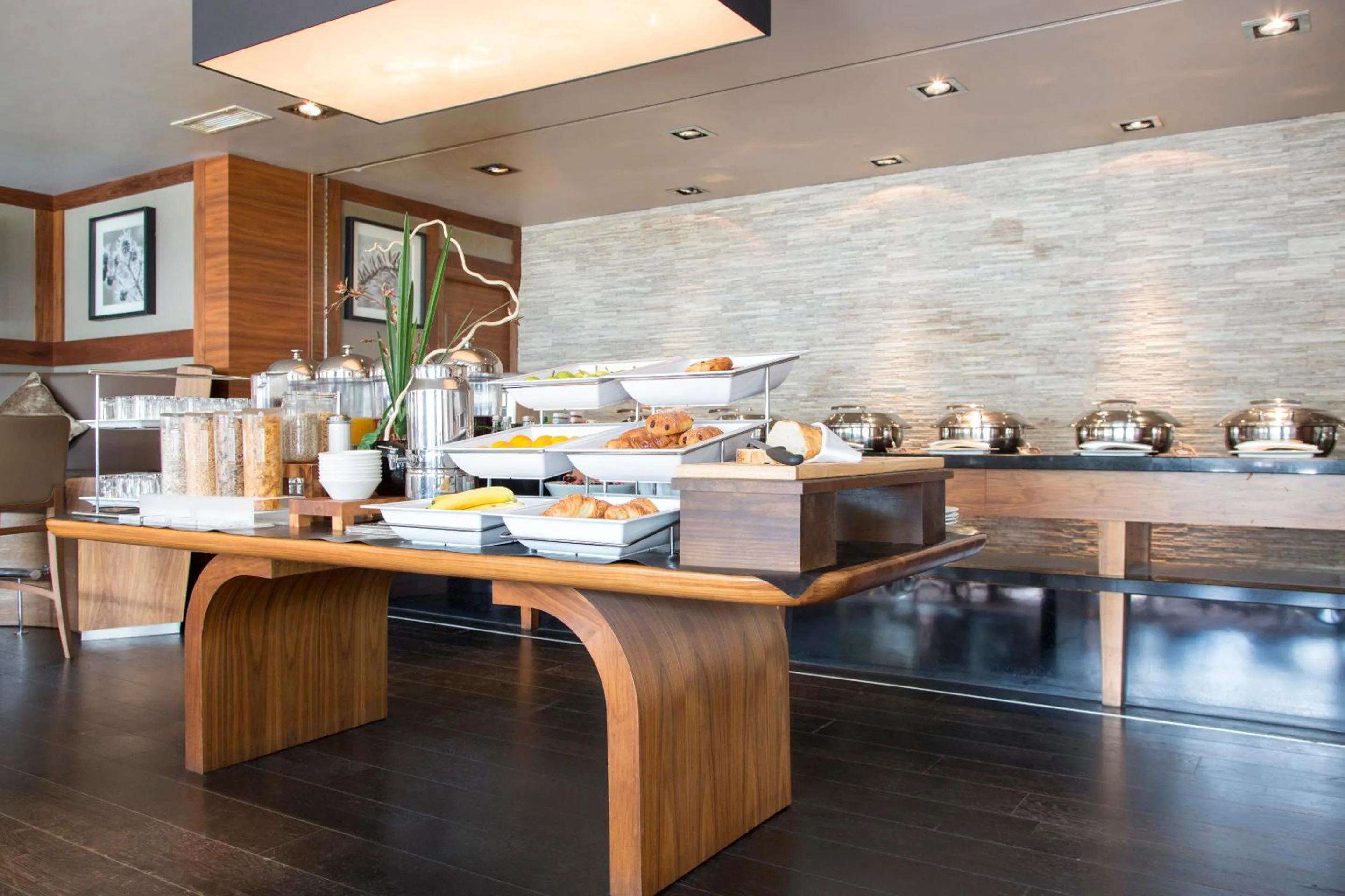 Restaurant/places to eat in Thistle London Hyde Park Kensington Gardens