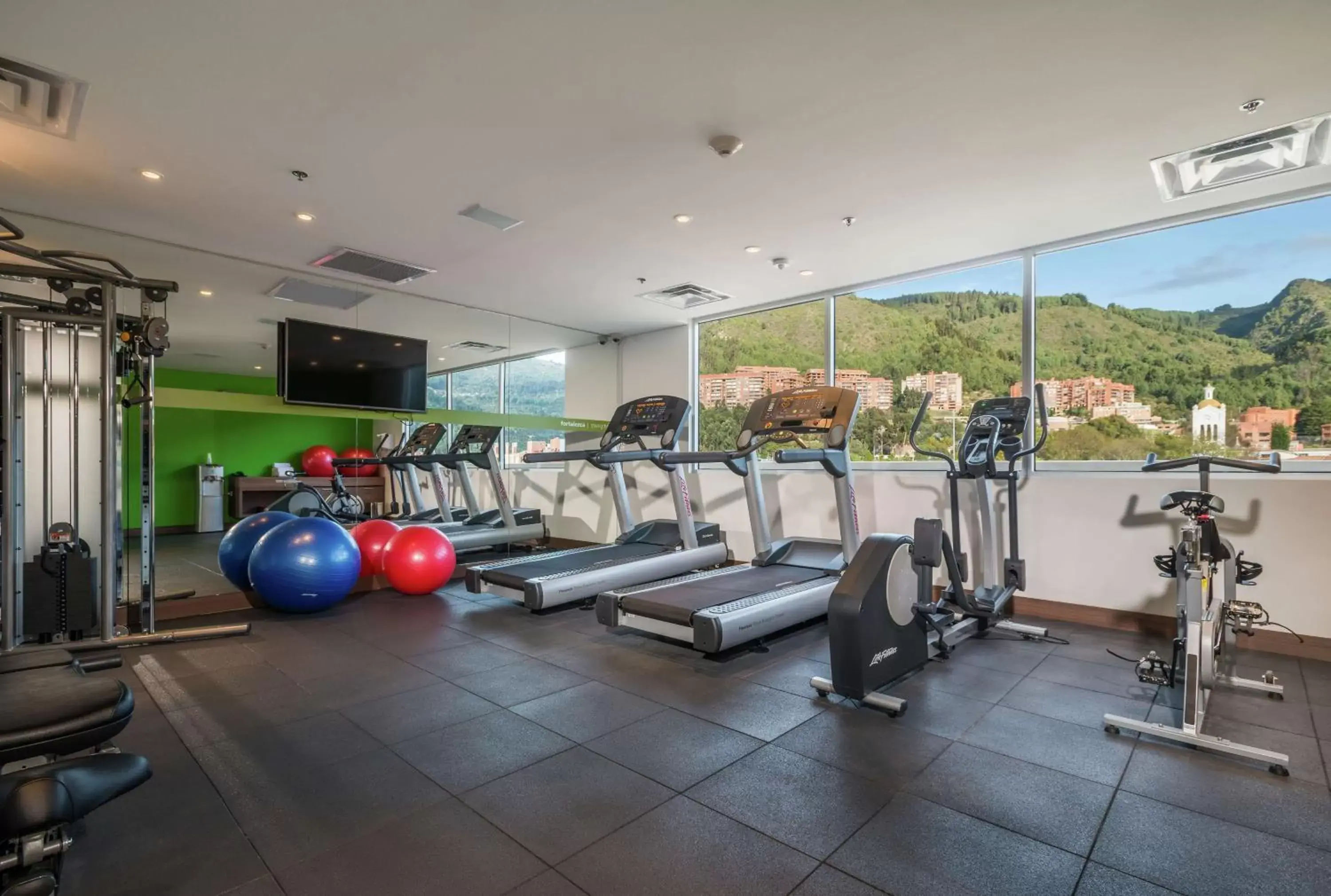 Fitness centre/facilities, Fitness Center/Facilities in Hampton by Hilton Bogota Usaquen