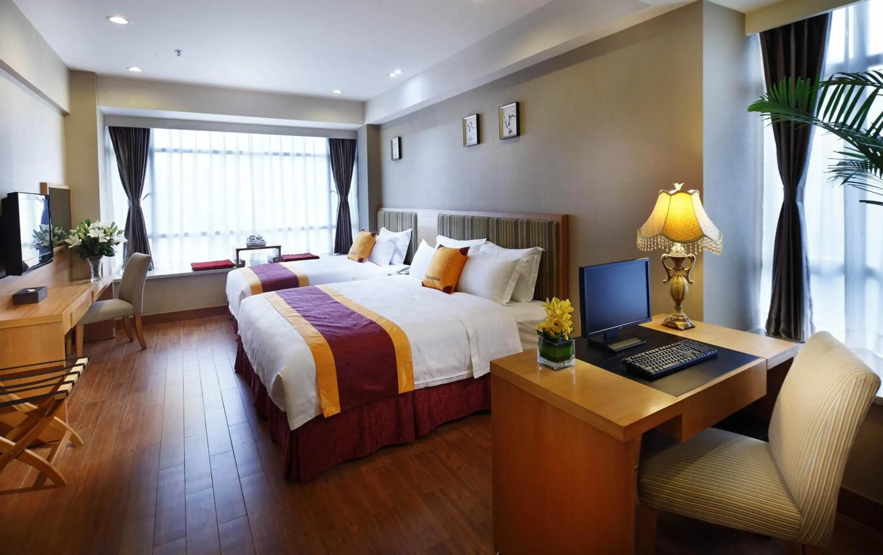 Deluxe Suite in Guangzhou The Royal Garden Hotel Deluxe Suite in Guangzhou The Royal Garden Hotel