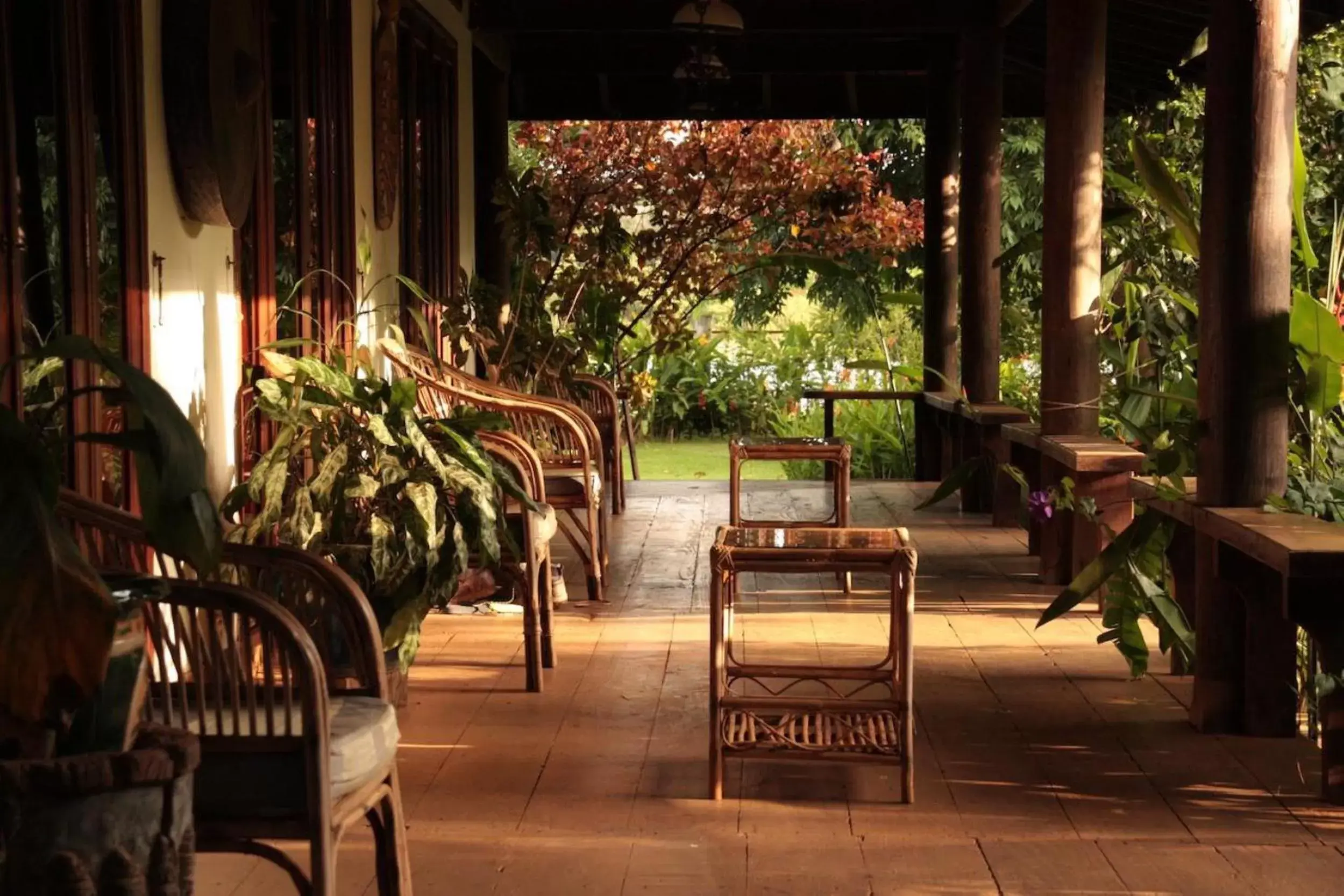 Balcony/Terrace, Restaurant/Places to Eat in Terres Rouges Lodge