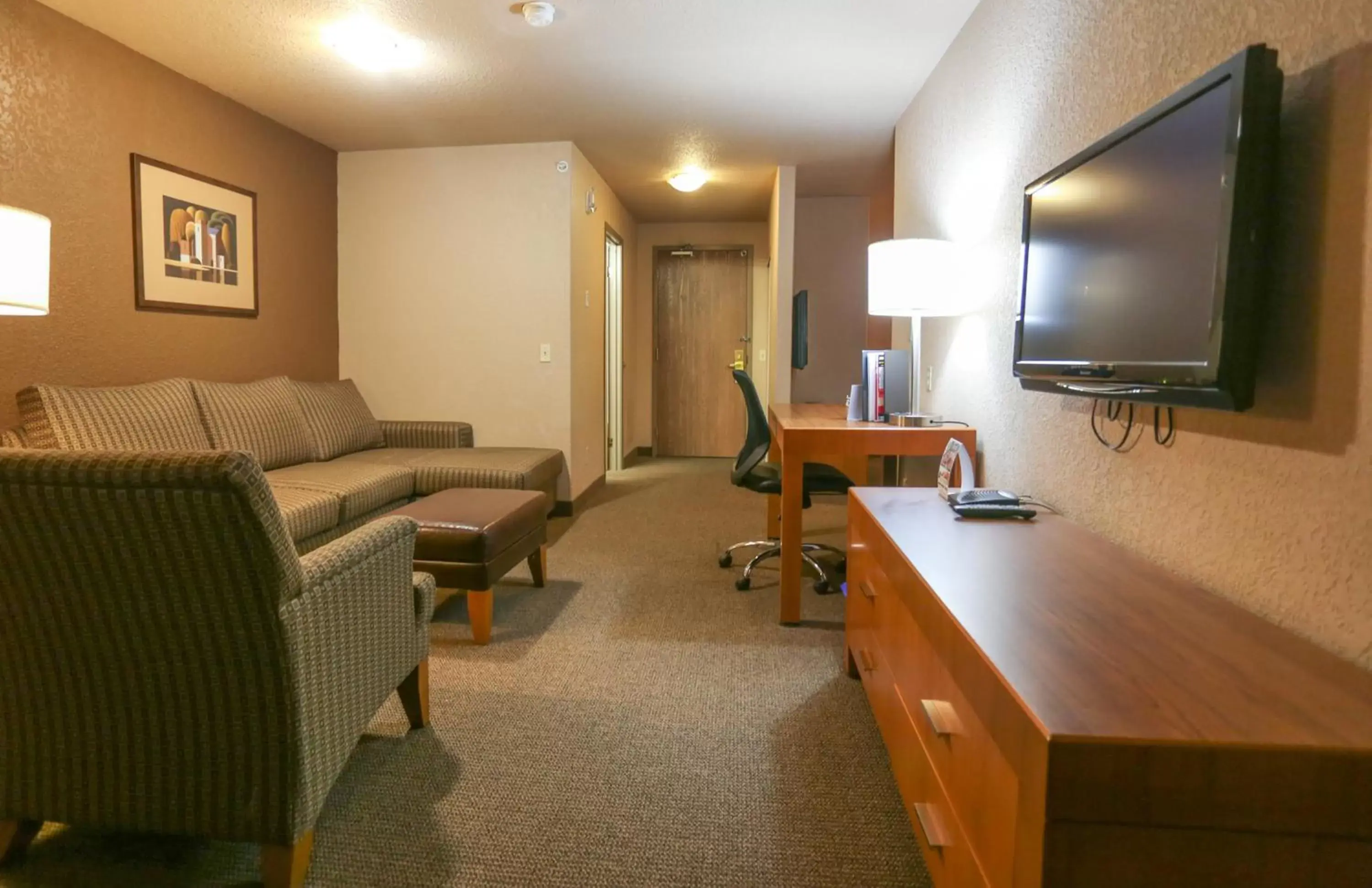 Seating Area in Days Inn by Wyndham Calgary Airport