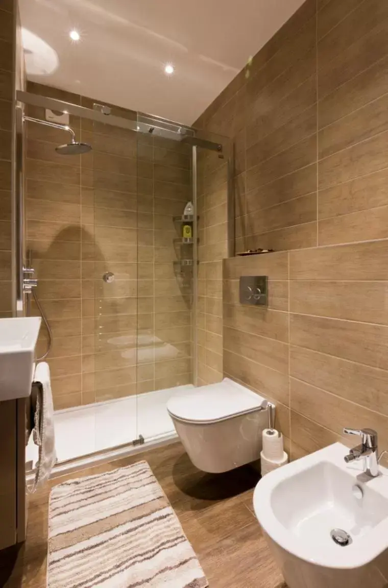 Bathroom in Leafy Suburban Bed and Breakfast Bathroom in Leafy Suburban Bed and Breakfast