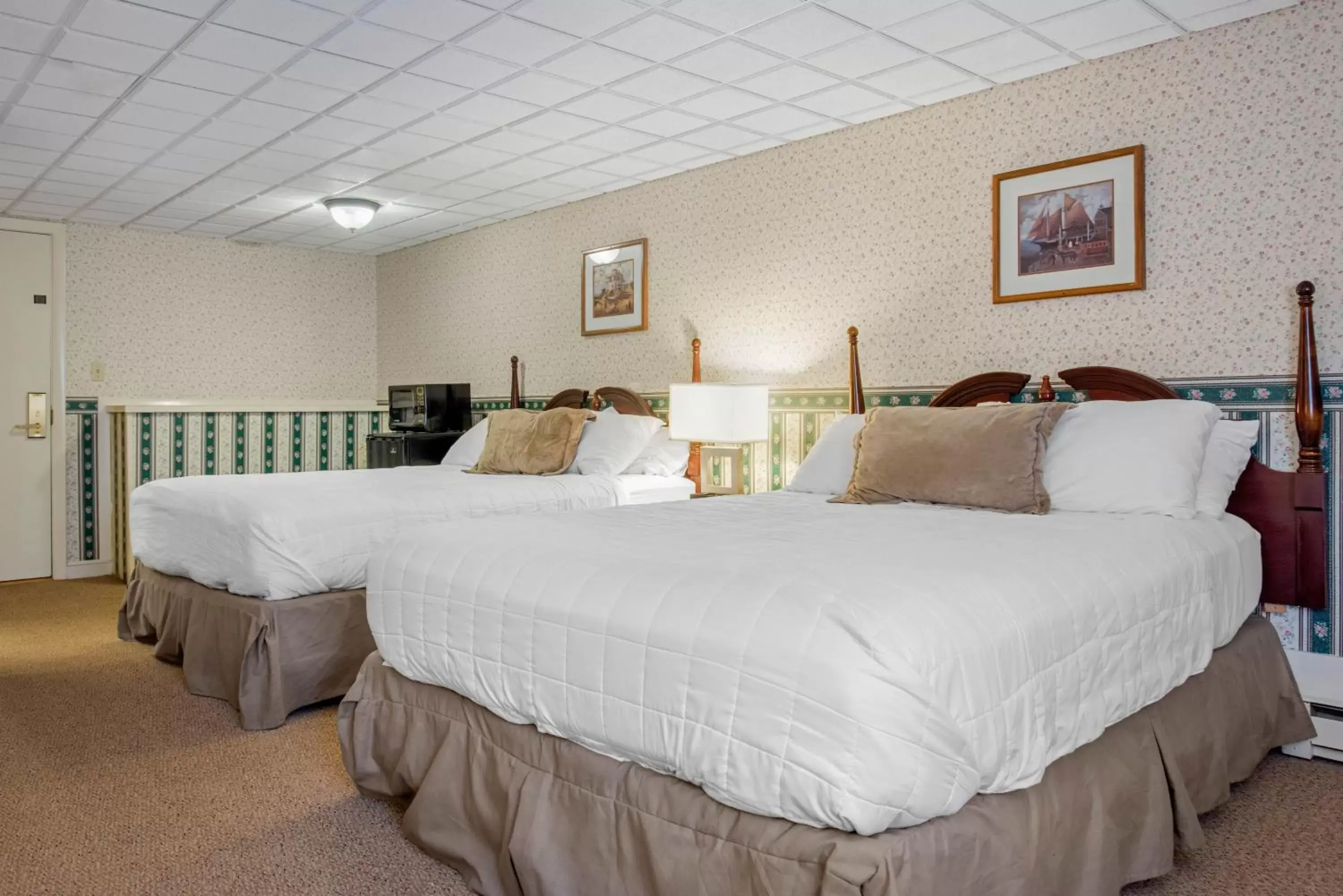 Bed in Coachman Inn