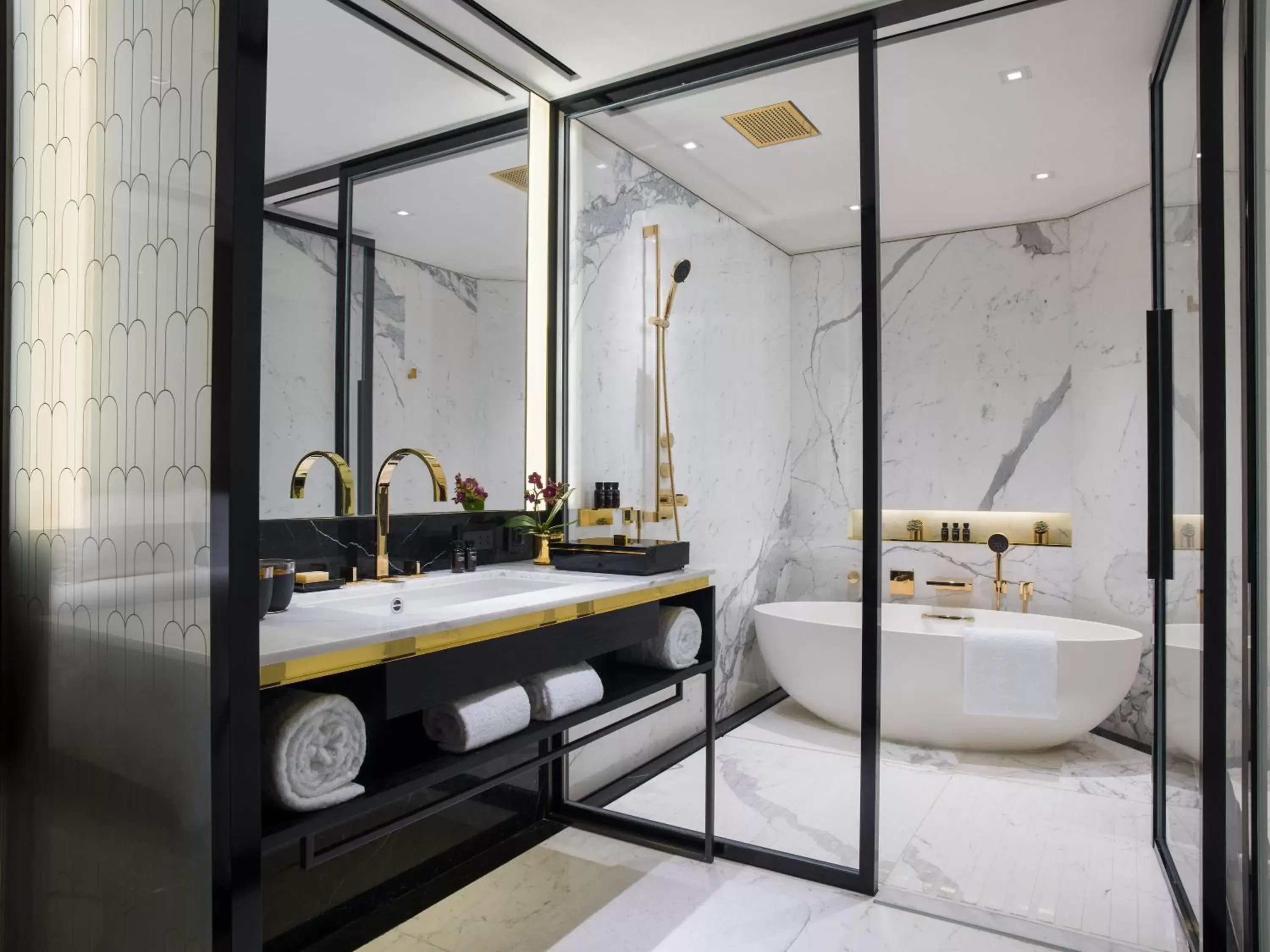 Bathroom in The Murray, Hong Kong, a Niccolo Hotel