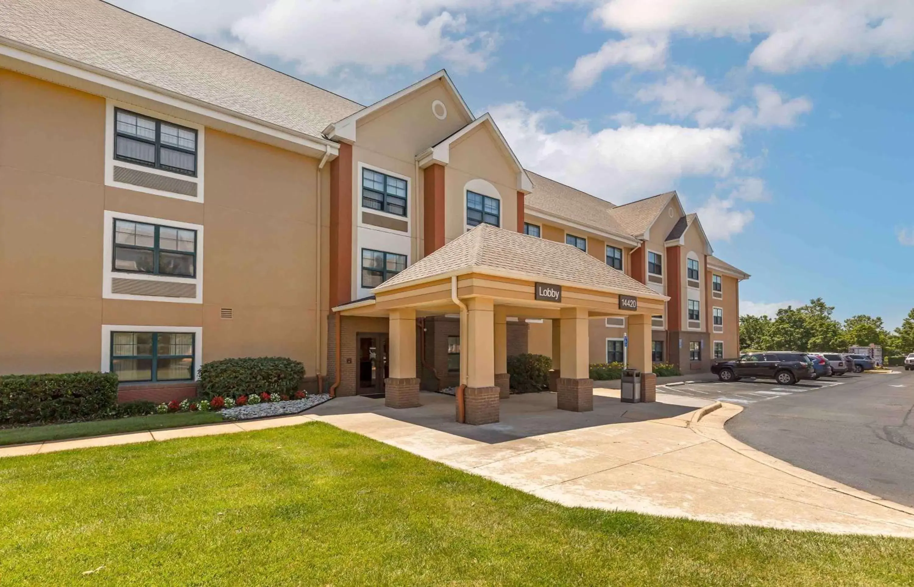 Property Building in Extended Stay America Suites - Washington, DC - Chantilly - Dulles South