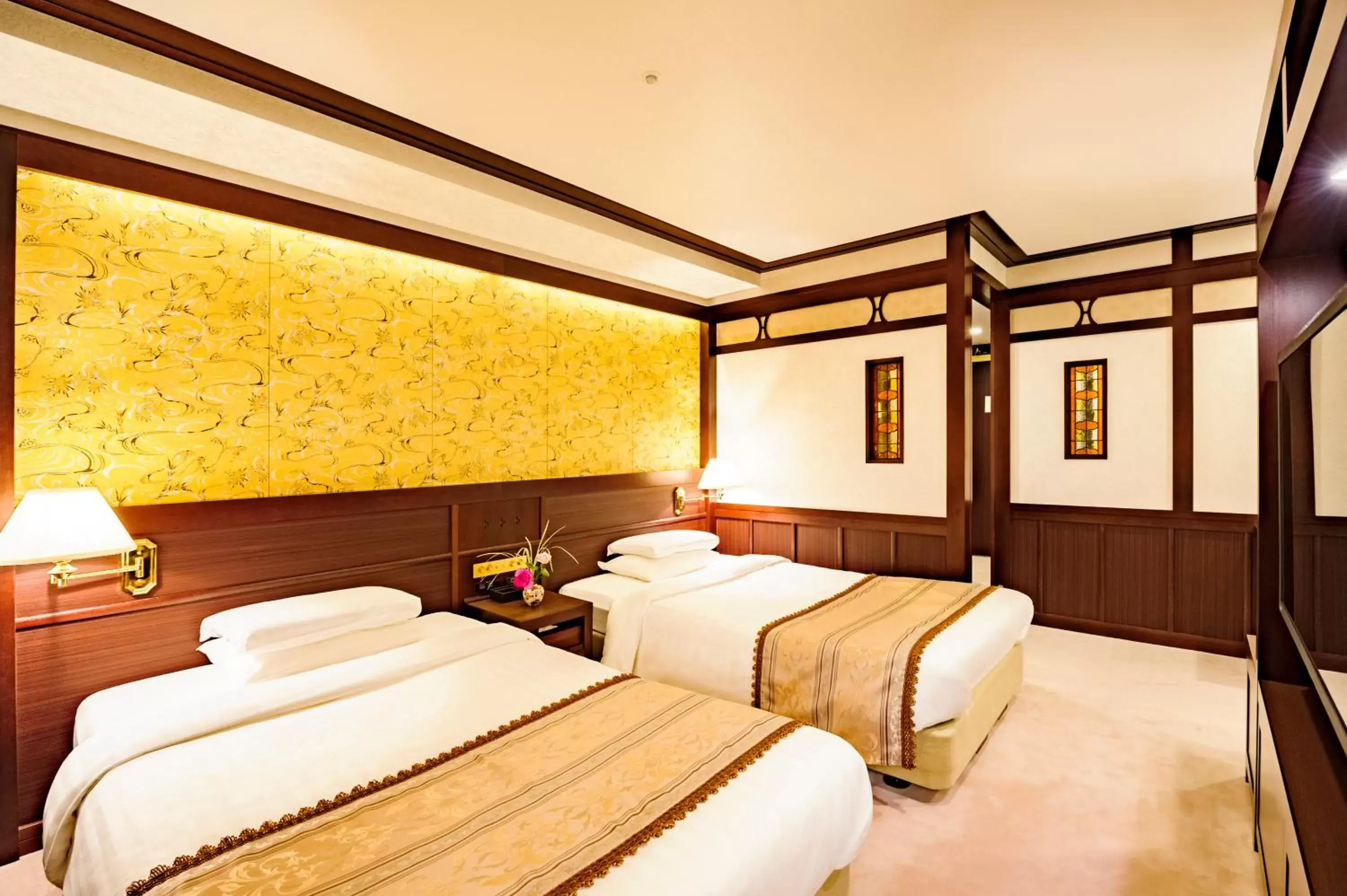 Photo of the whole room, Bed in Kanazawa Hakuchoro Hotel Sanraku