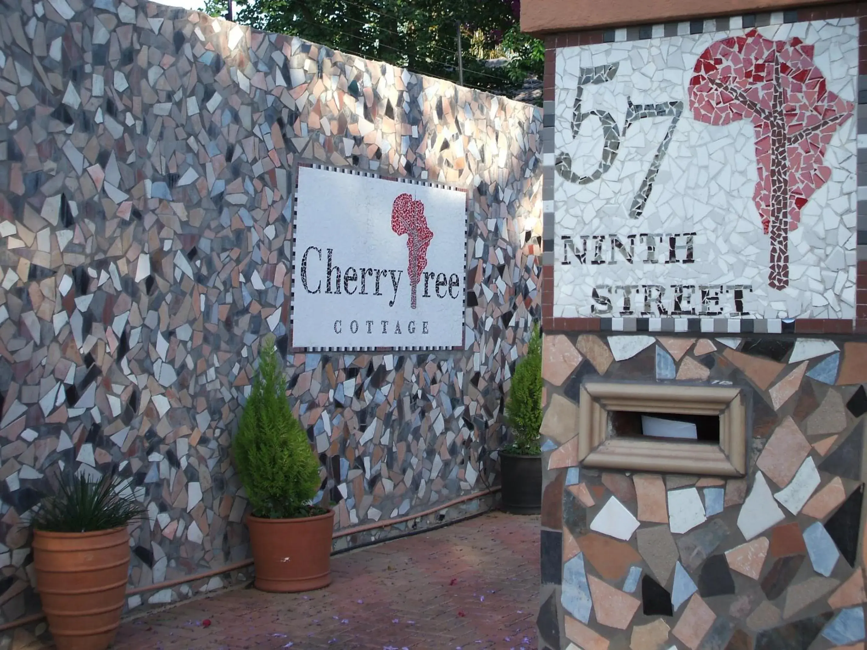 Facade/entrance, Property Logo/Sign in Cherry Tree Cottage B&B Linden