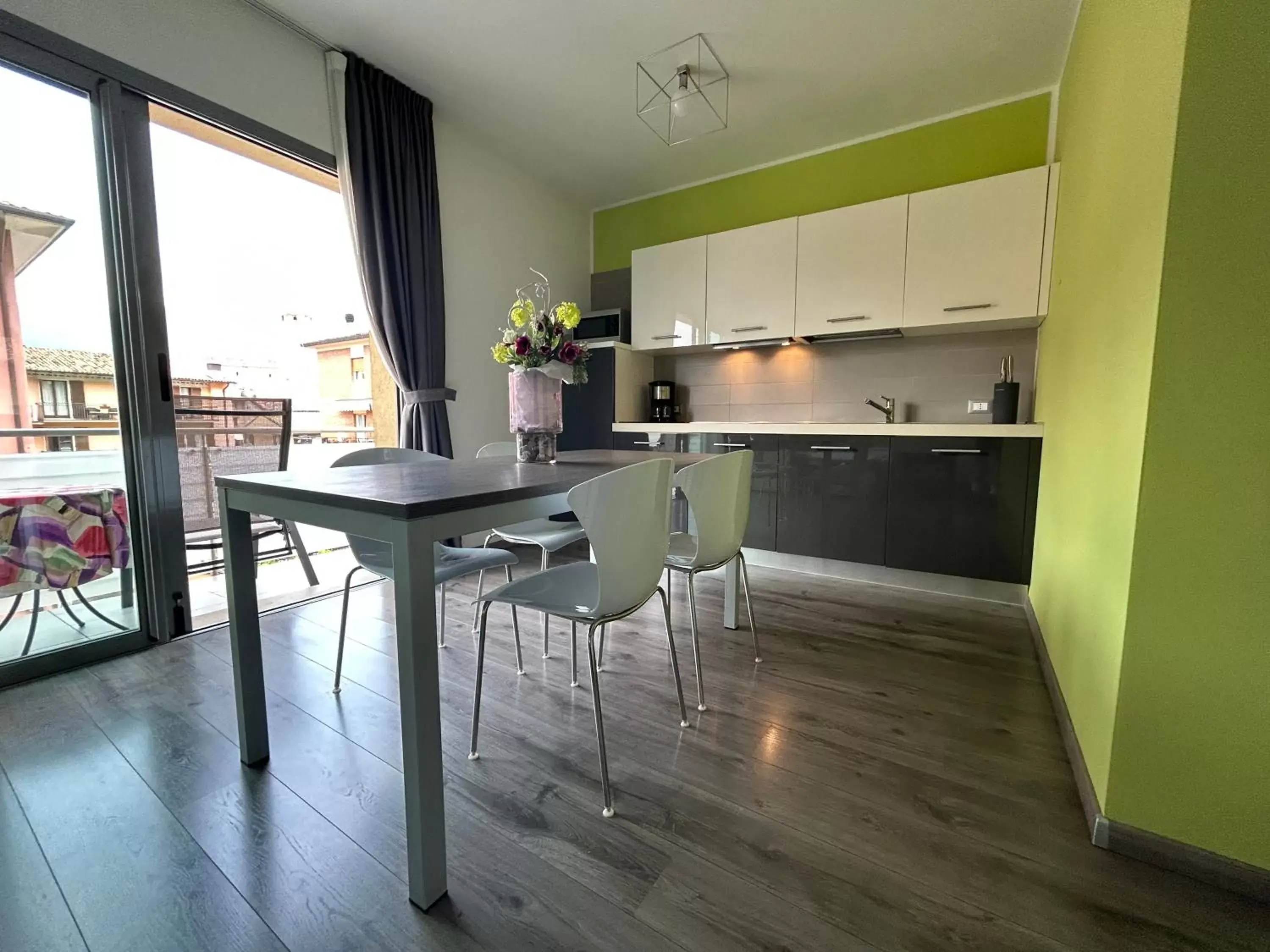 Balcony/Terrace, Kitchen/Kitchenette in Gardesana Active Apartments