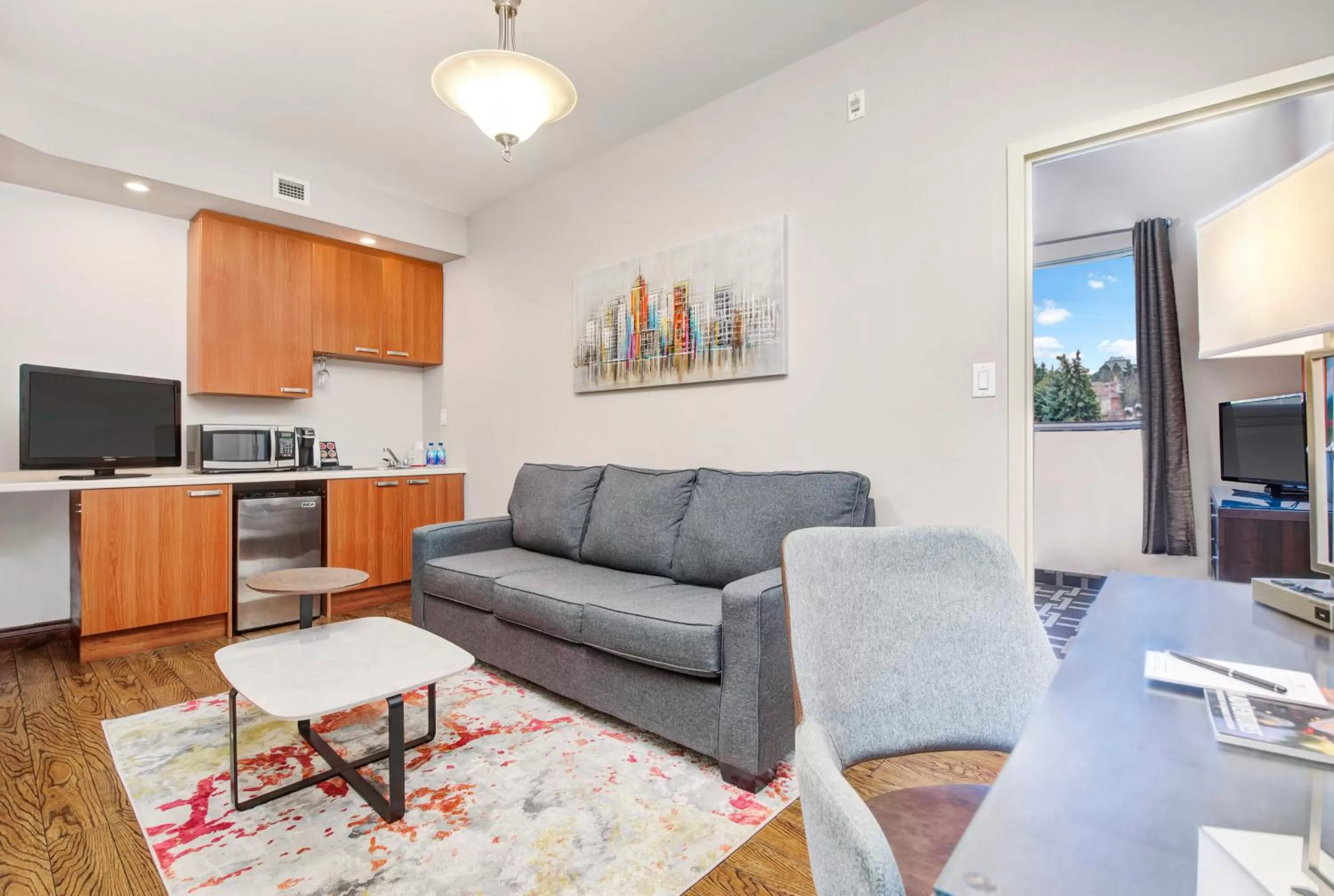 Living room in Willowdale Hotel Toronto North York