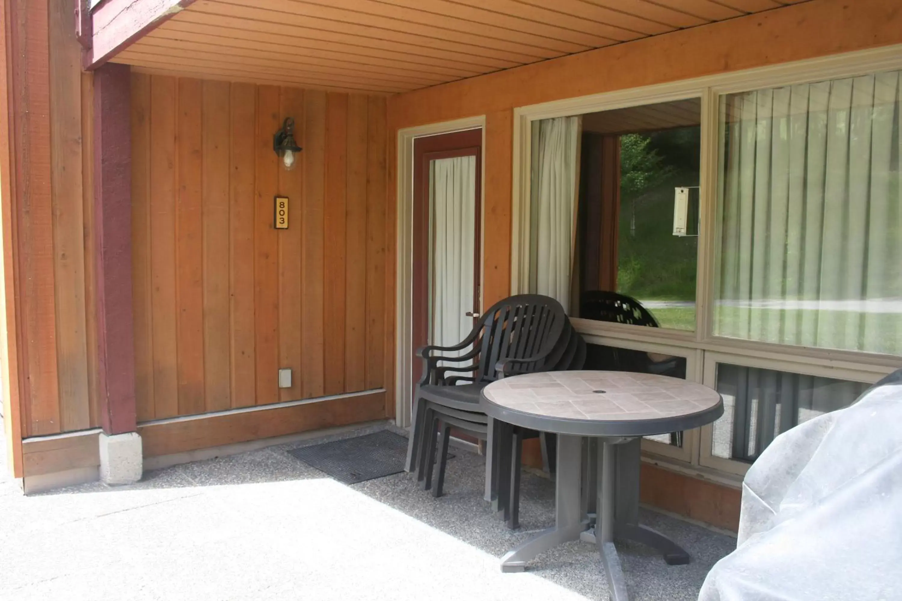 Facade/entrance in Panorama Vacation Retreat at Horsethief Lodge