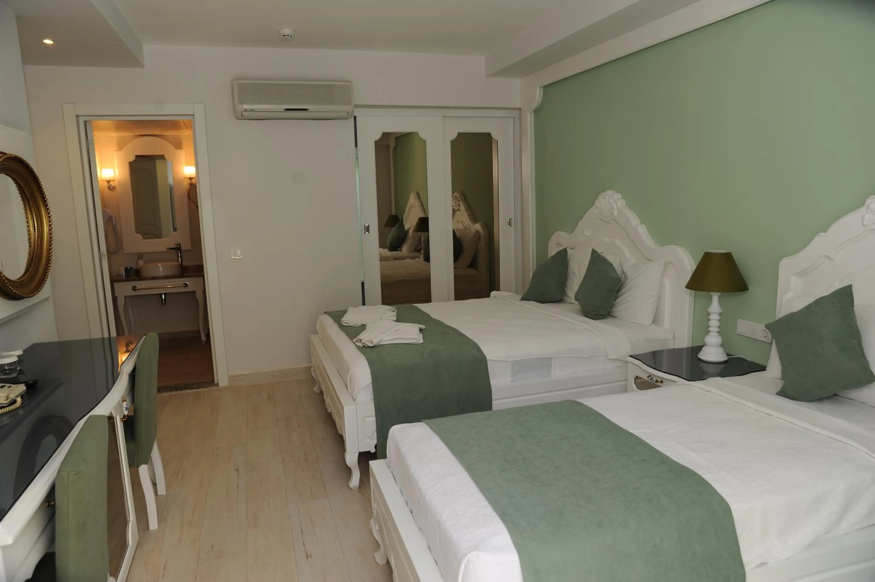 Photo of the whole room in Montebello Deluxe Hotel