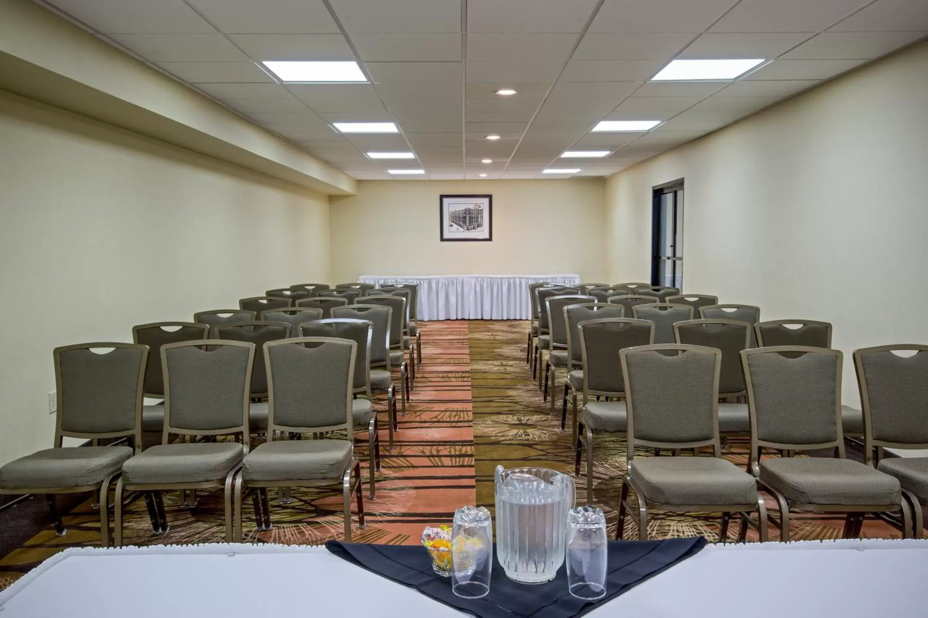 Meeting/conference room in Holiday Inn Express & Suites Regina Downtown, an IHG Hotel