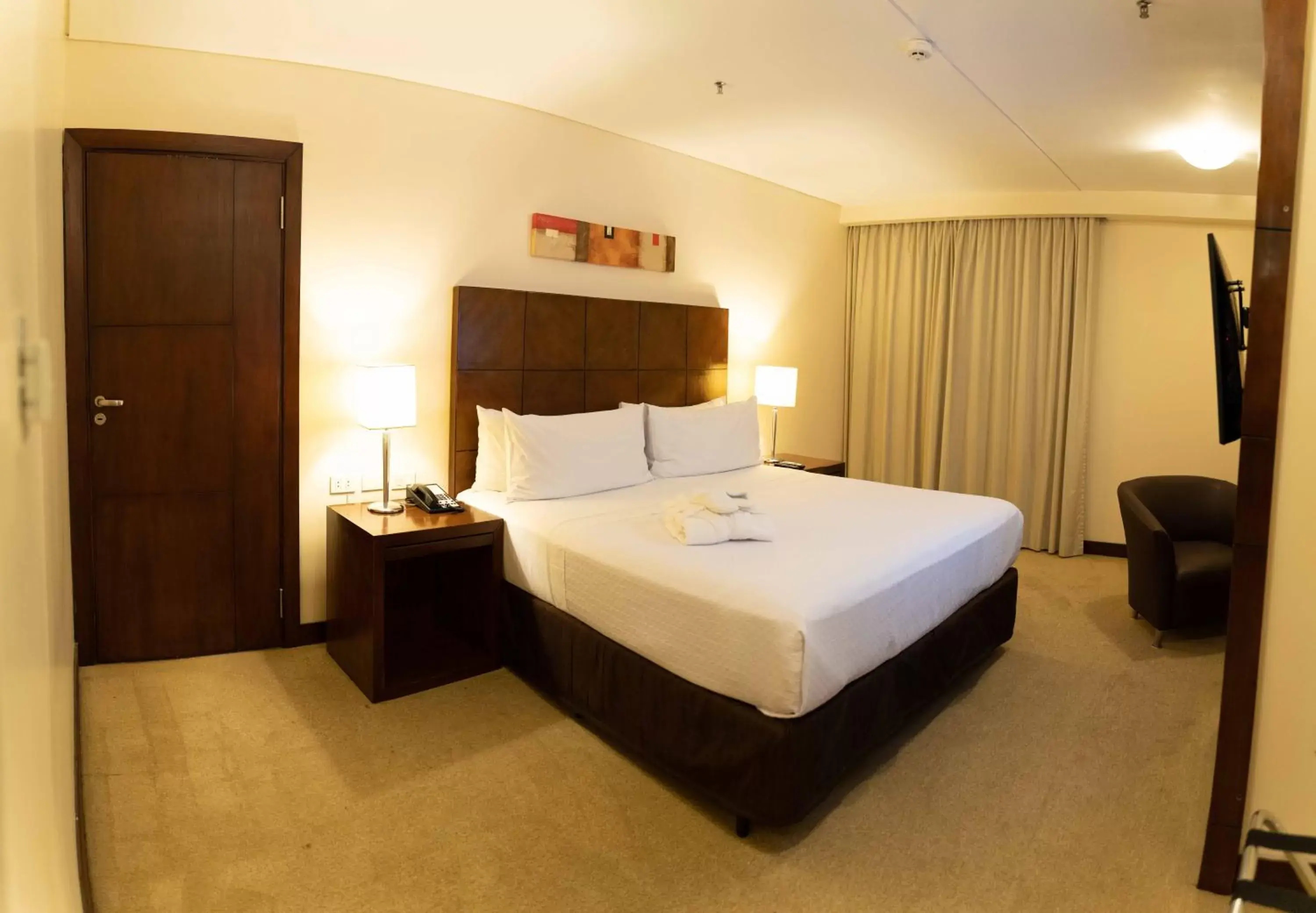 Photo of the whole room, Bed in Crowne Plaza Asunción, an IHG Hotel