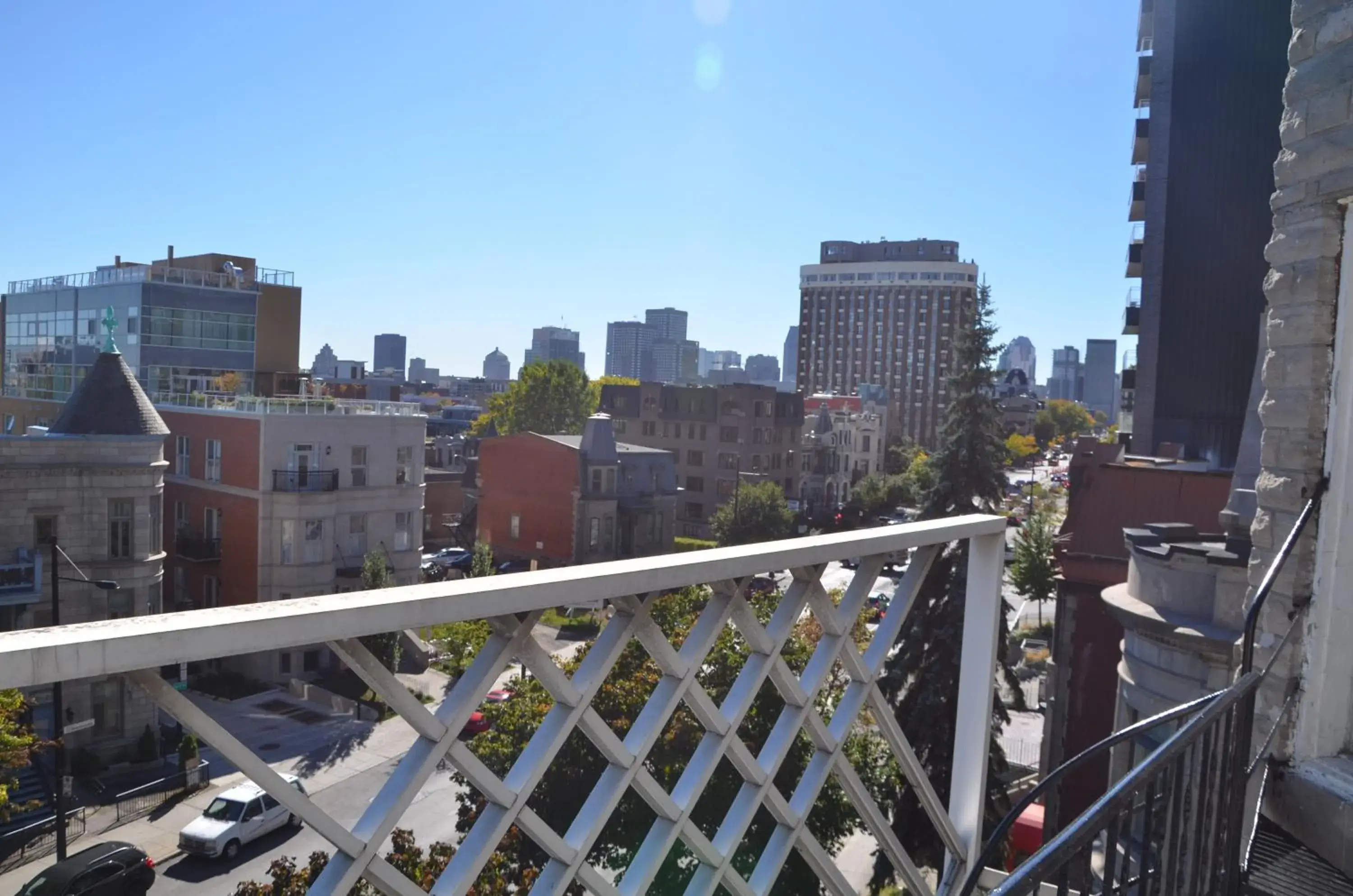 Street view, Balcony/Terrace in Hotel La Residence du Voyageur