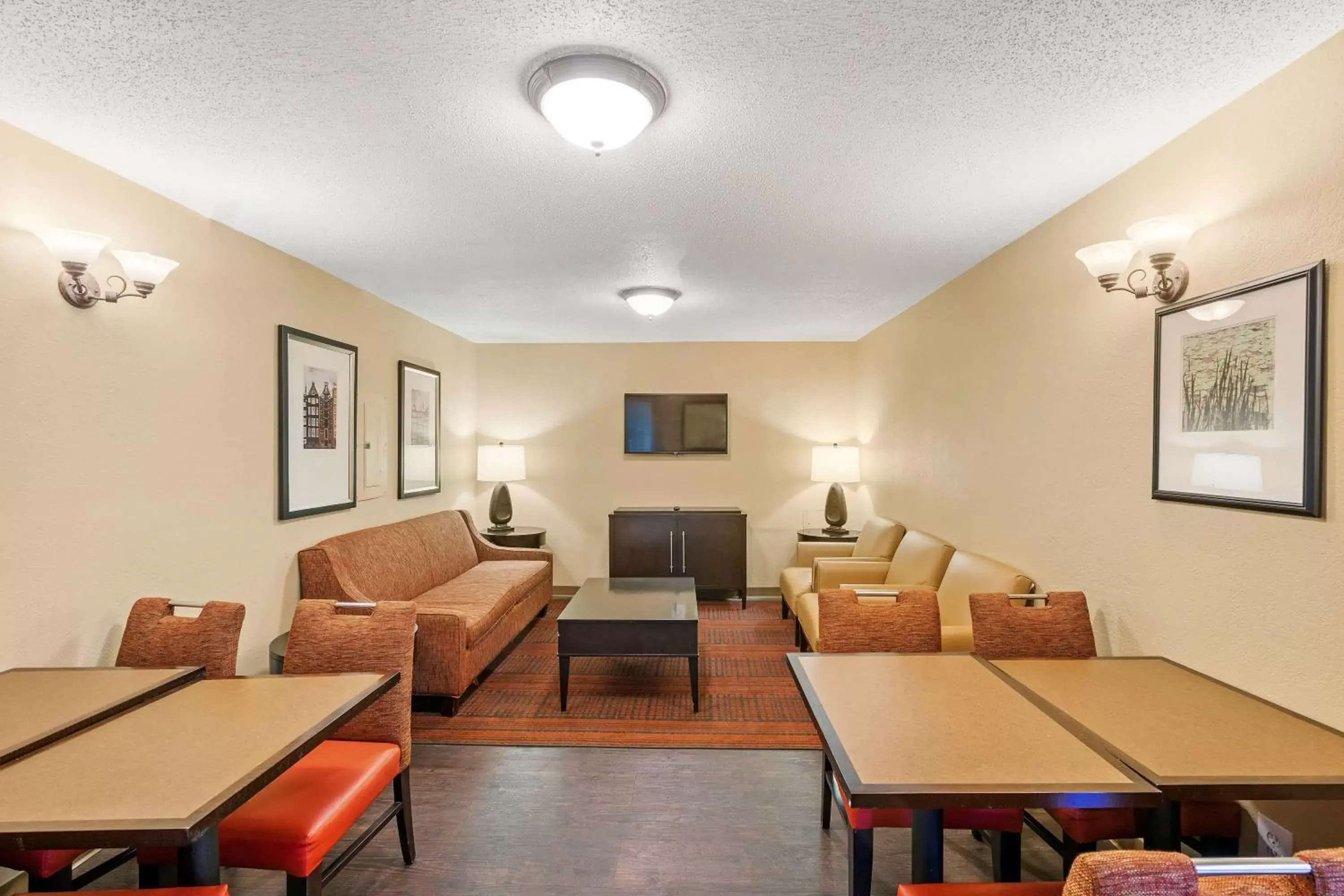 Lobby or reception, Seating Area in Extended Stay America Suites - Washington, DC - Falls Church - Merrifield