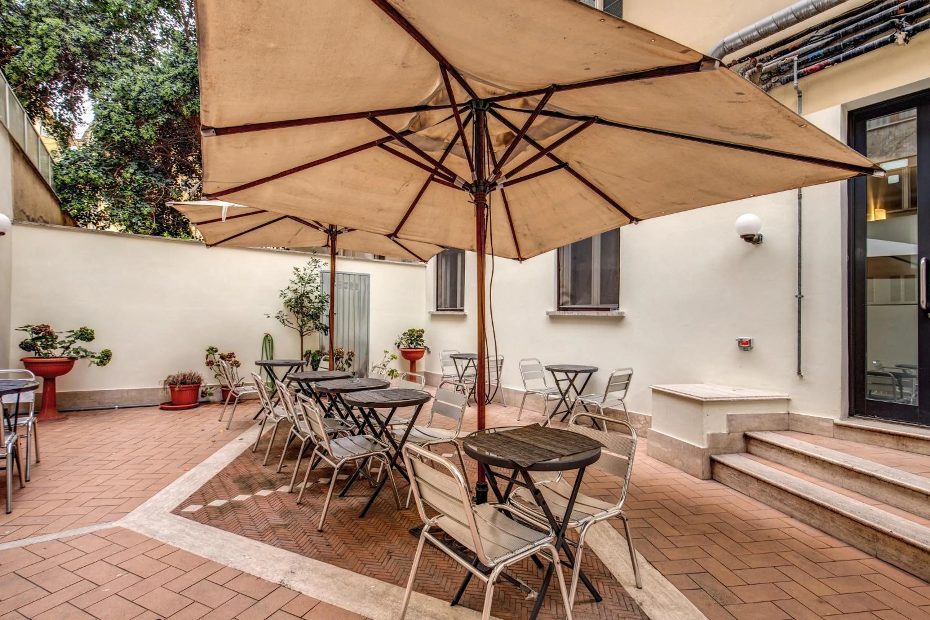 Patio in Hotel Osimar