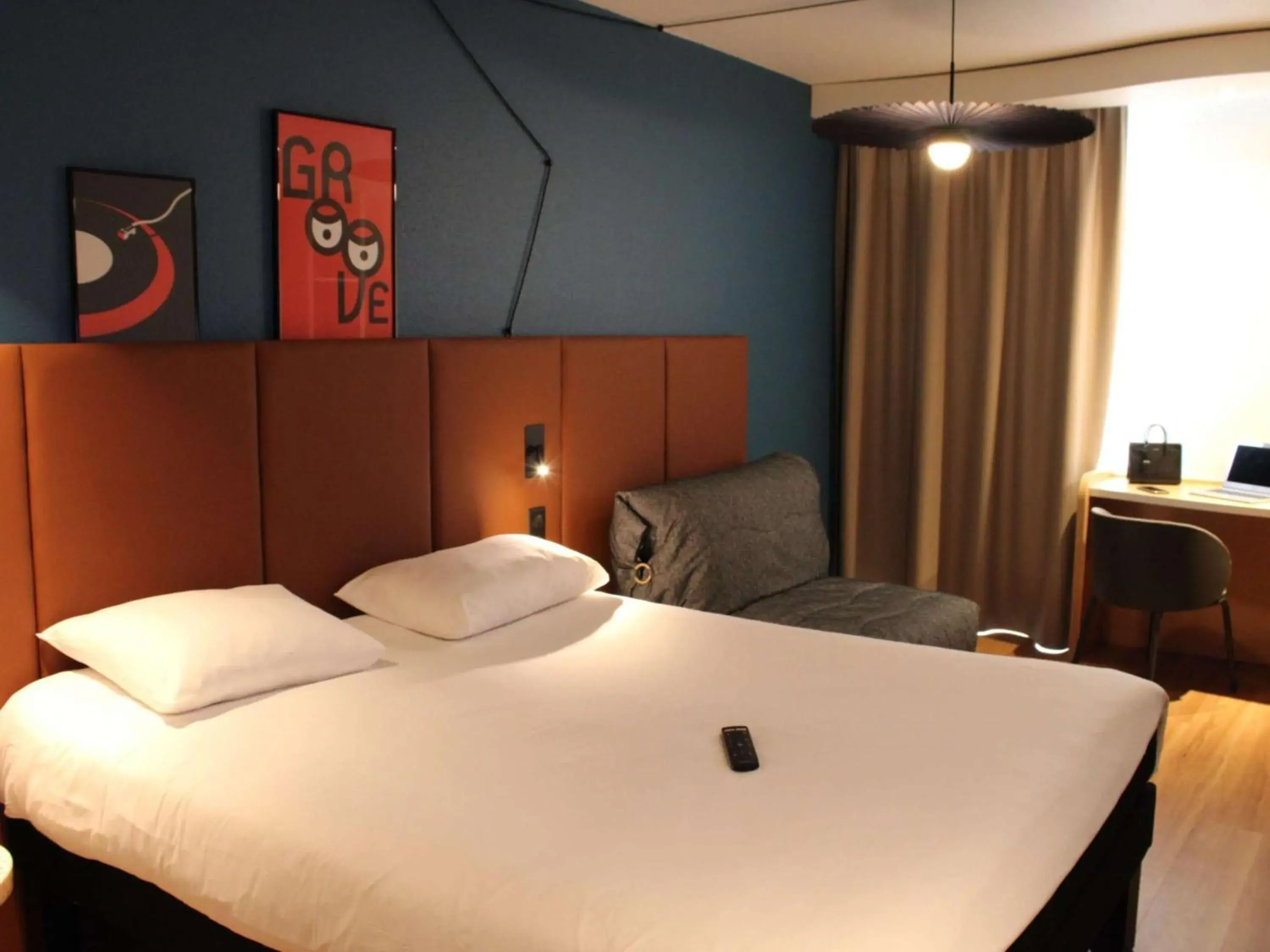Bedroom, Bed in ibis Bayeux Port En Bessin
