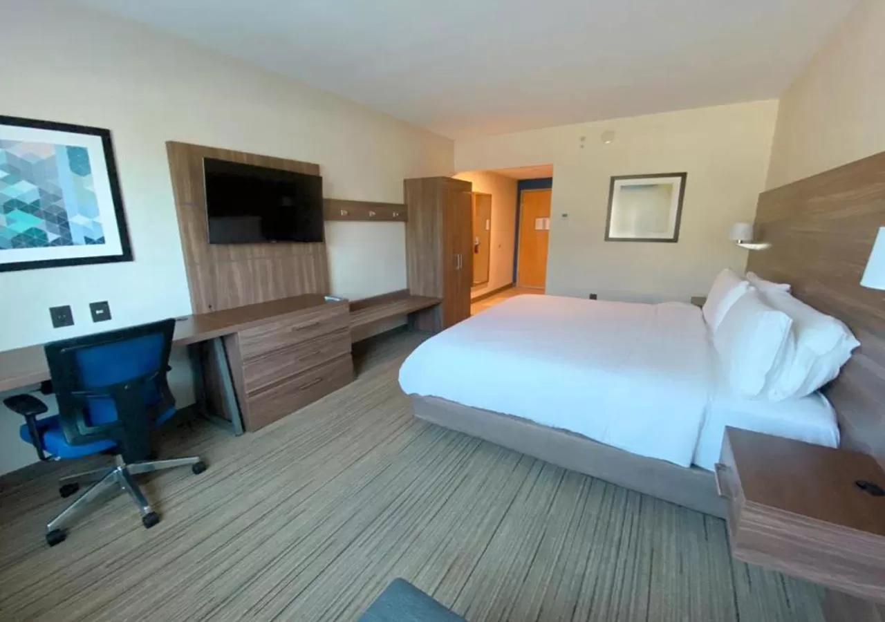 Bedroom, Bed in Holiday Inn Express Hotel & Suites CD. Juarez - Las Misiones by IHG
