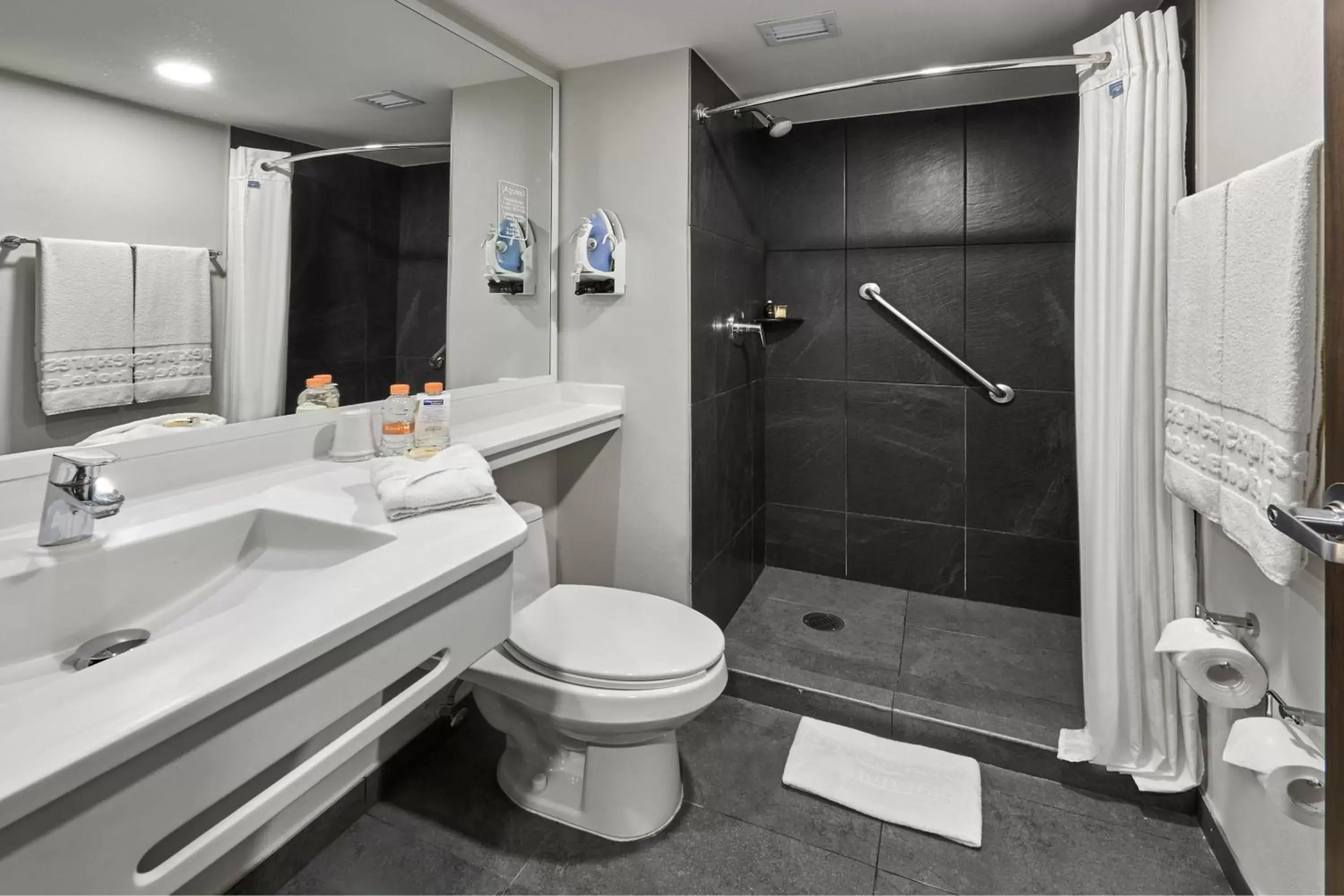 Photo of the whole room, Bathroom in City Express by Marriott Tijuana Otay