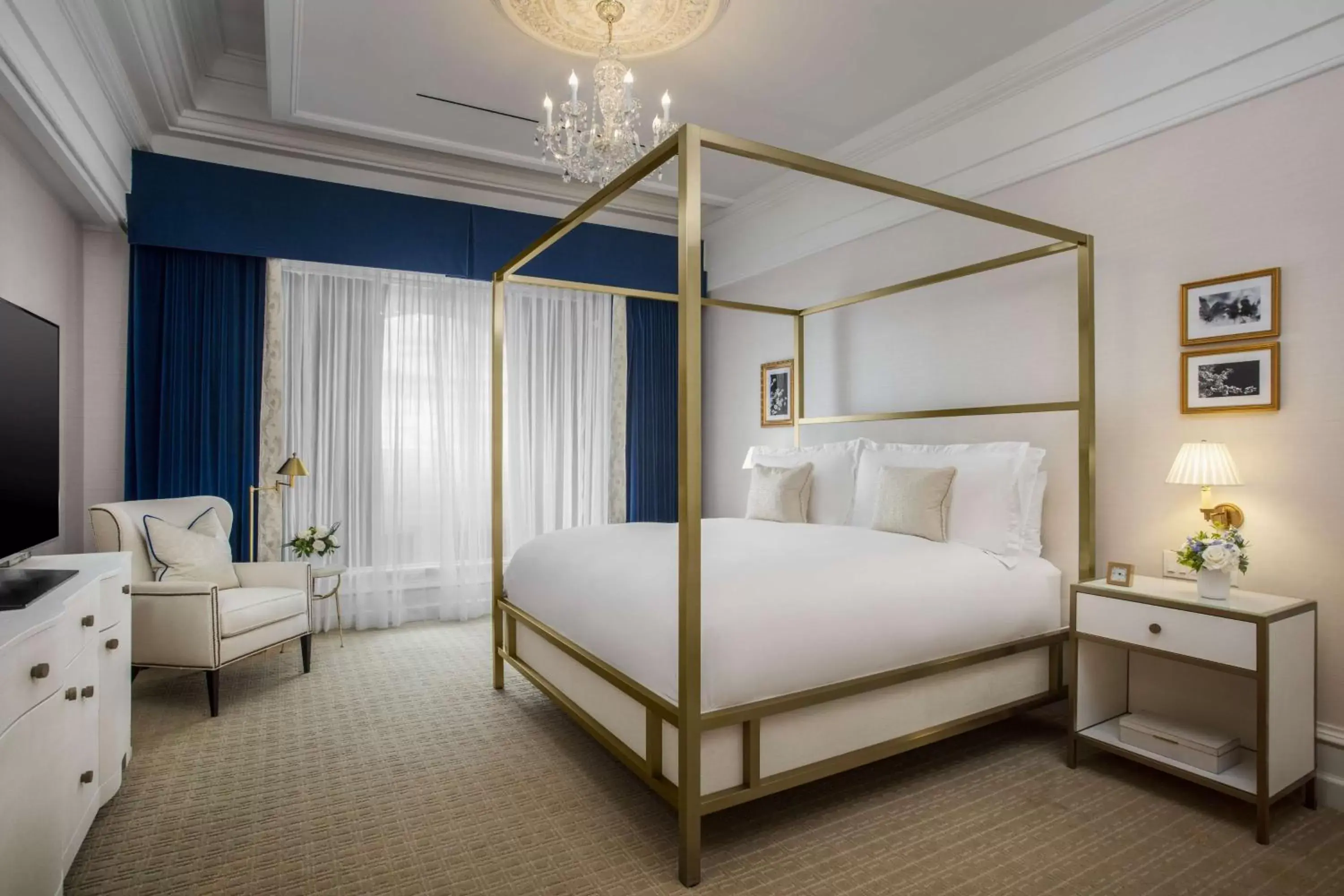 Bed in Waldorf Astoria Washington DC