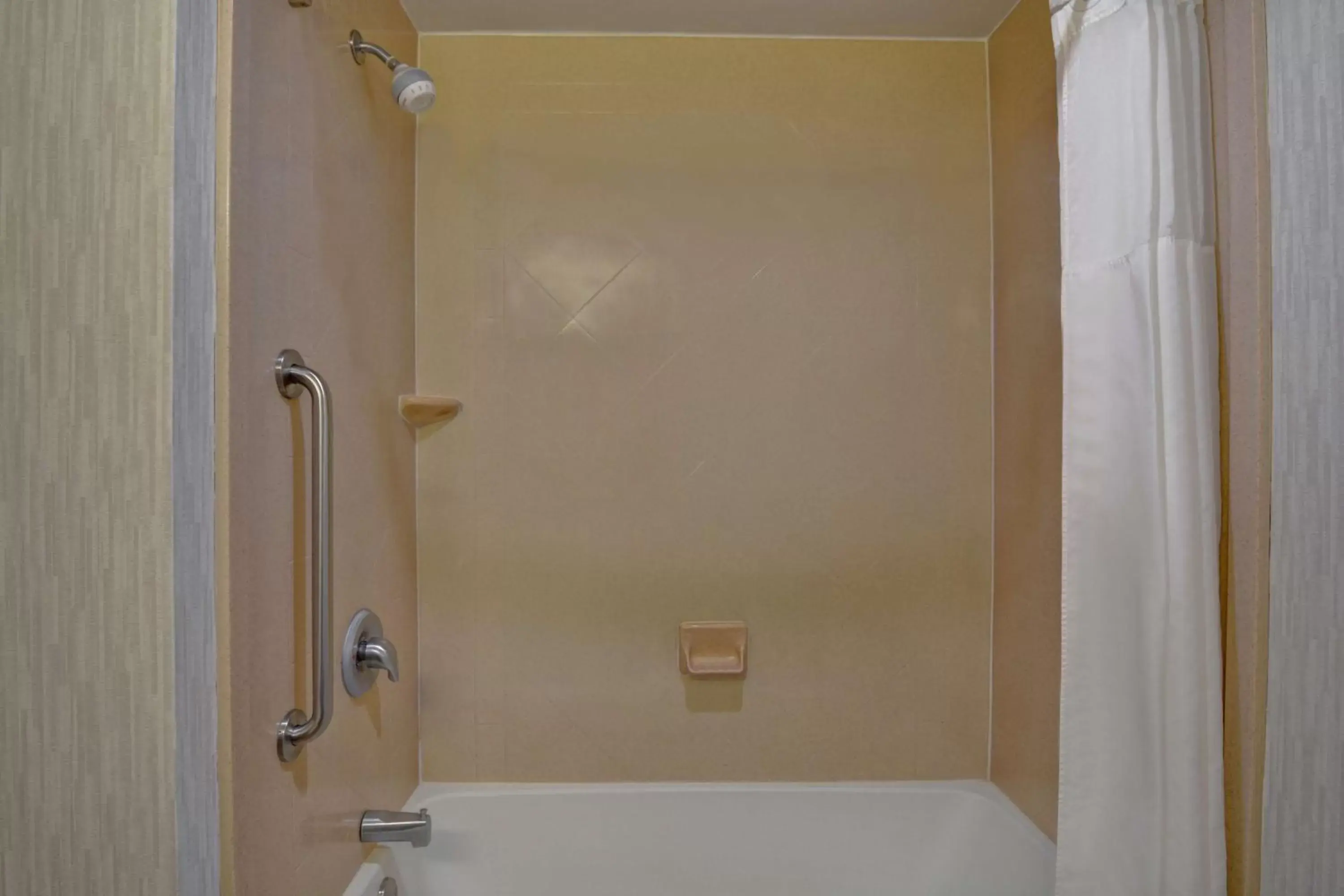 Bathroom in Hampton Inn & Suites Birmingham-Hoover-Galleria