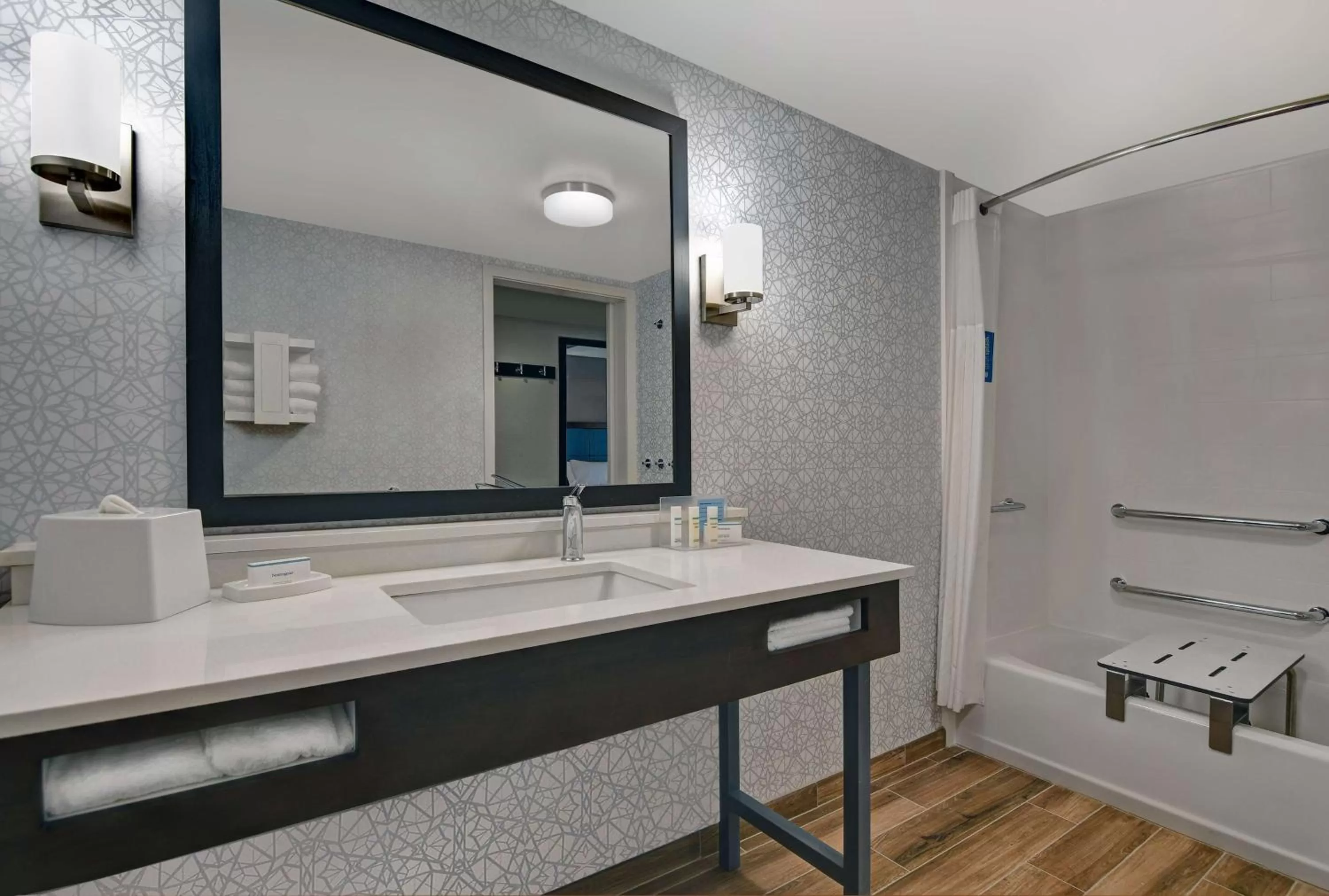 Bathroom in Hampton Inn Patriots Point