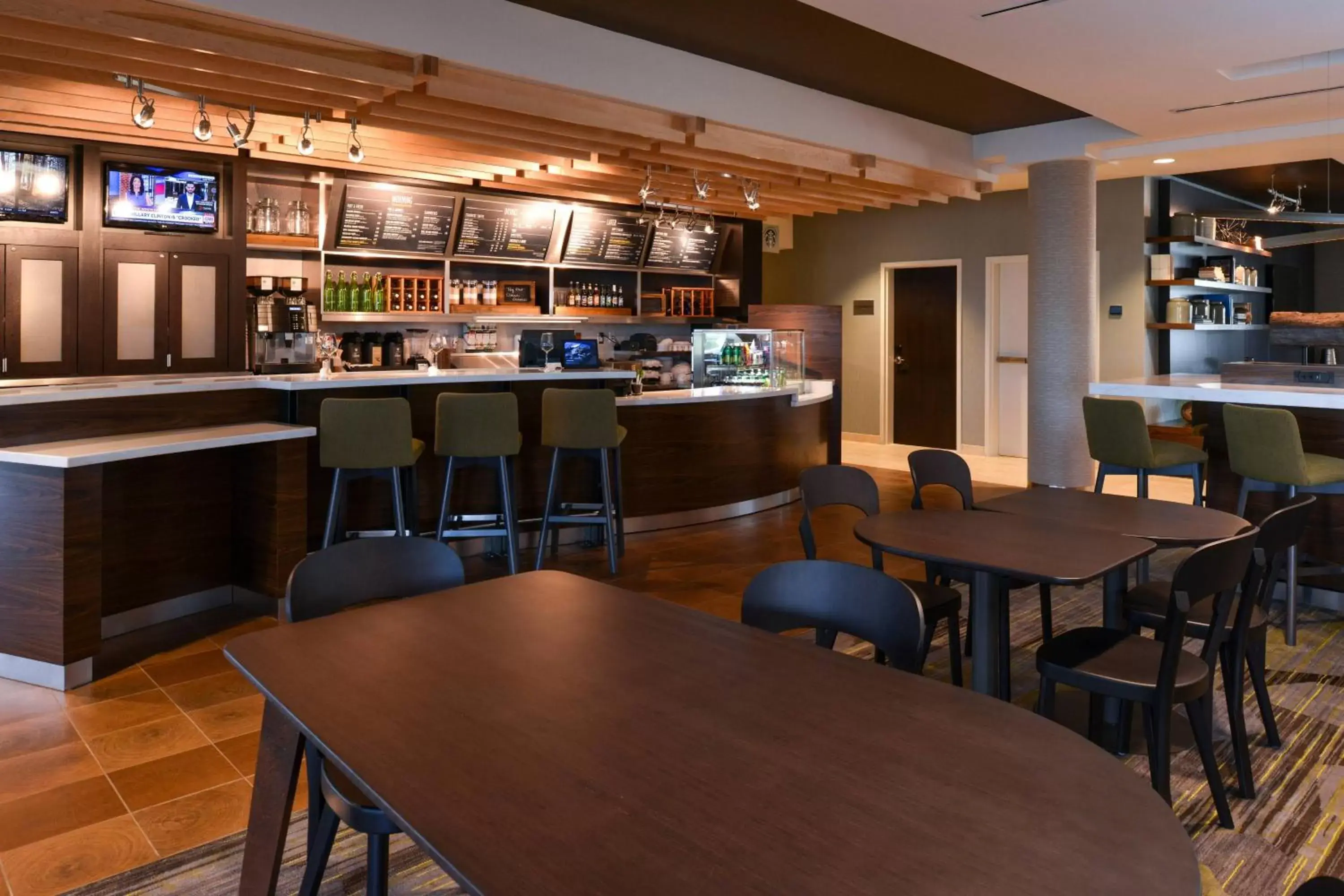 Restaurant/places to eat, Lounge/Bar in Courtyard by Marriott St. Louis St. Peters