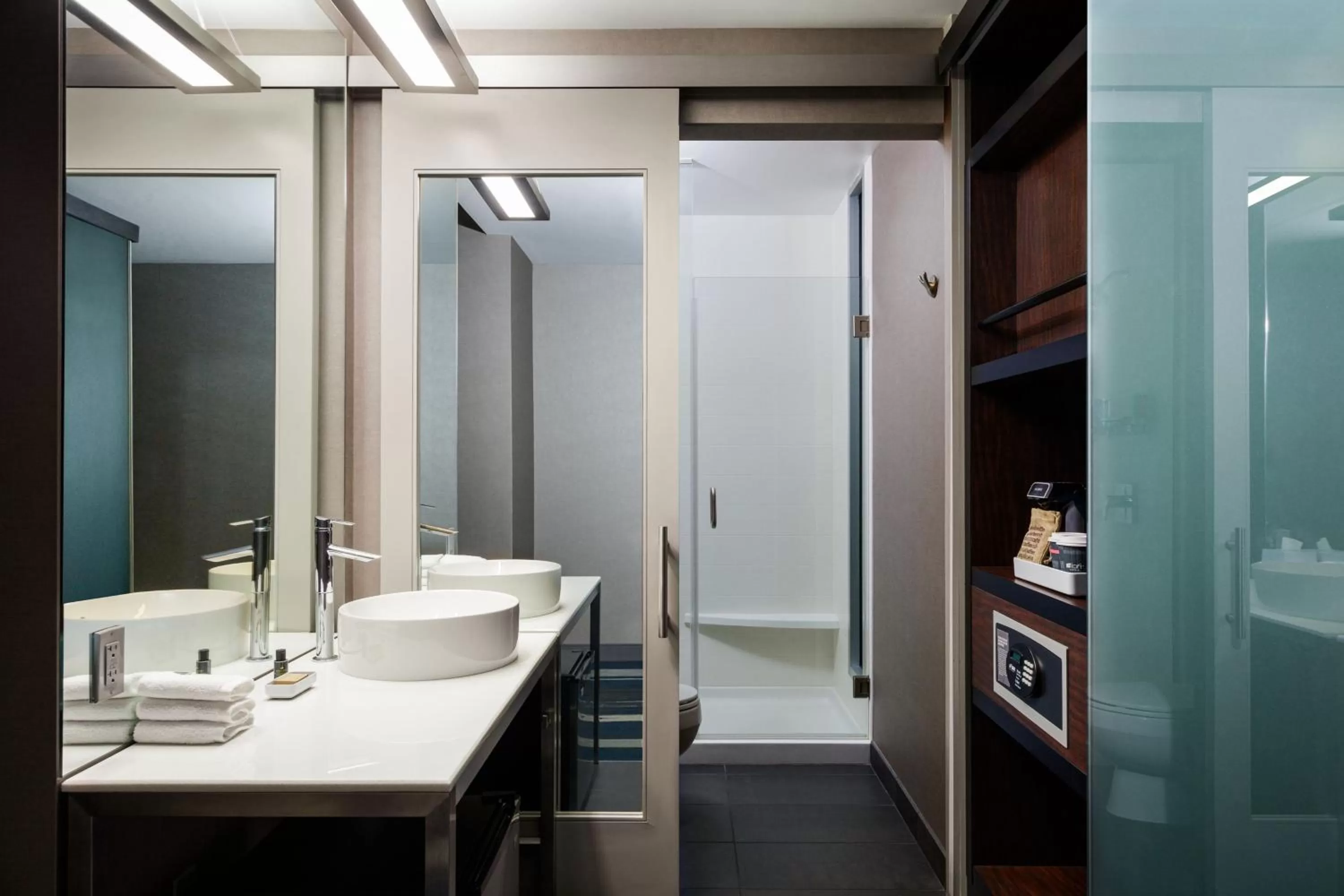 Suite, 1 King, City view, Low floor in Aloft Detroit at The David Whitney