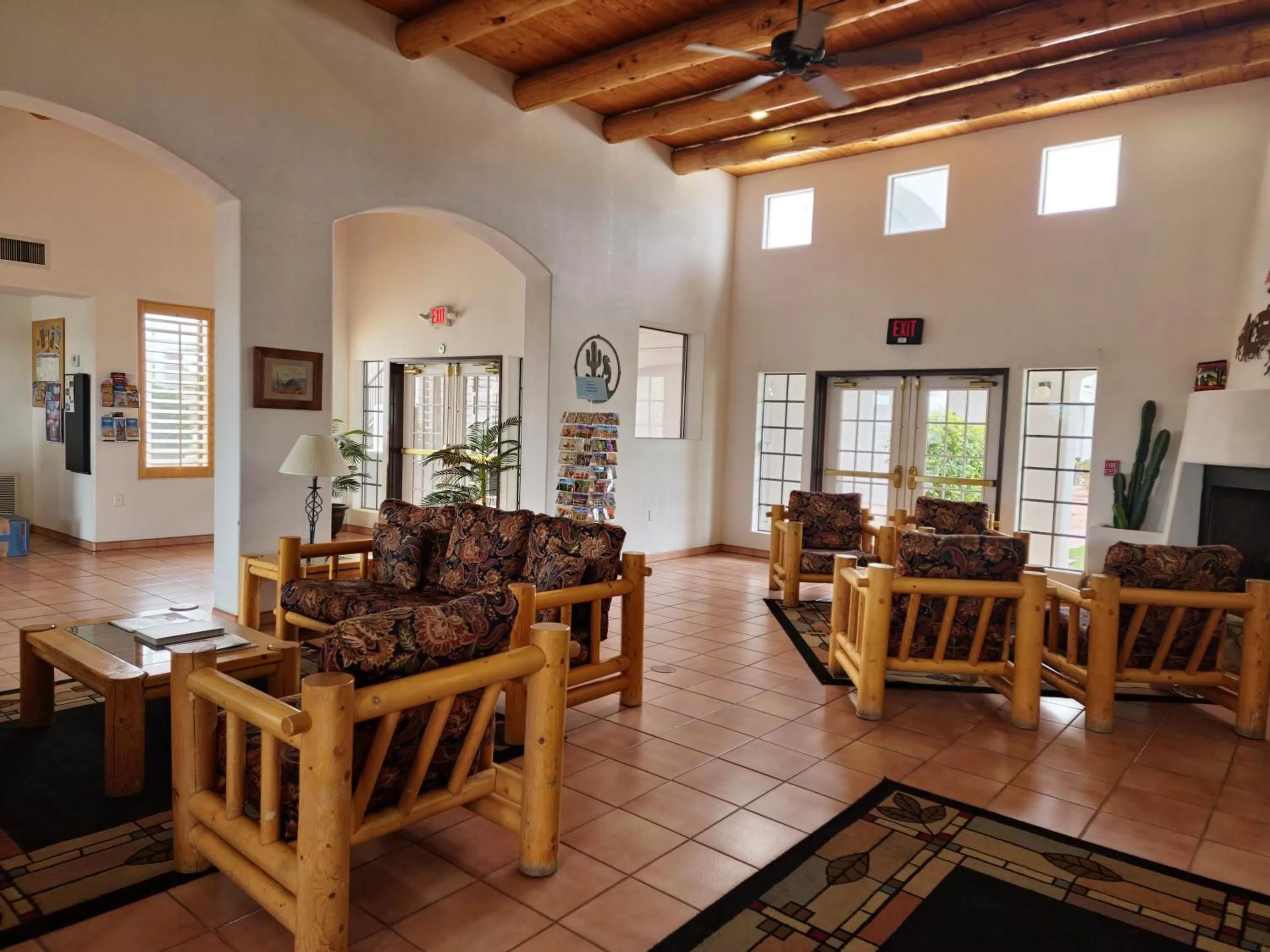 Seating area in Los Viajeros Inn