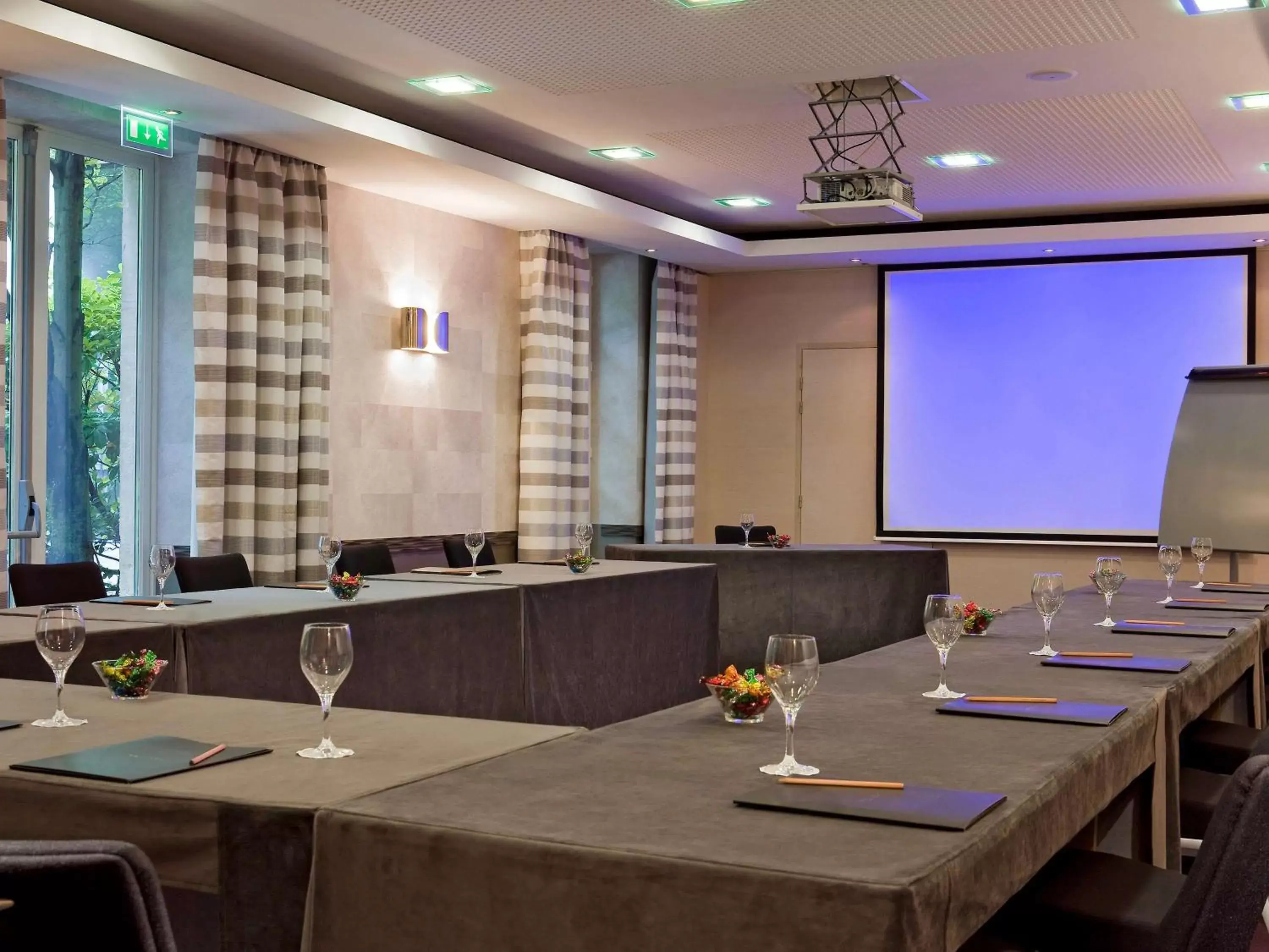 Meeting/conference room in Grand Hotel La Cloche Dijon - MGallery