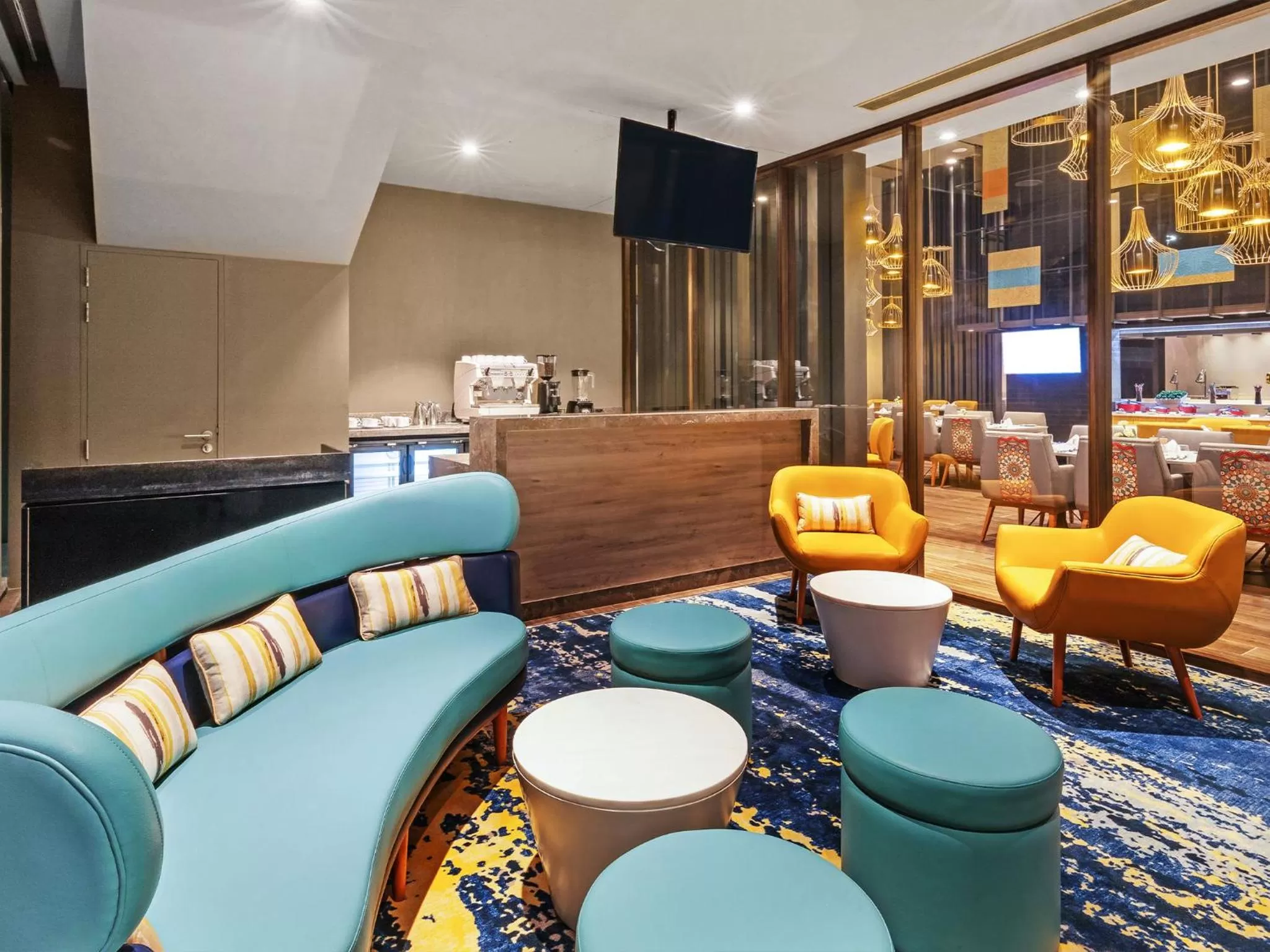 Lounge or bar in Grand Mercure Ahmedabad GIFT City - An Accor Hotels Brand